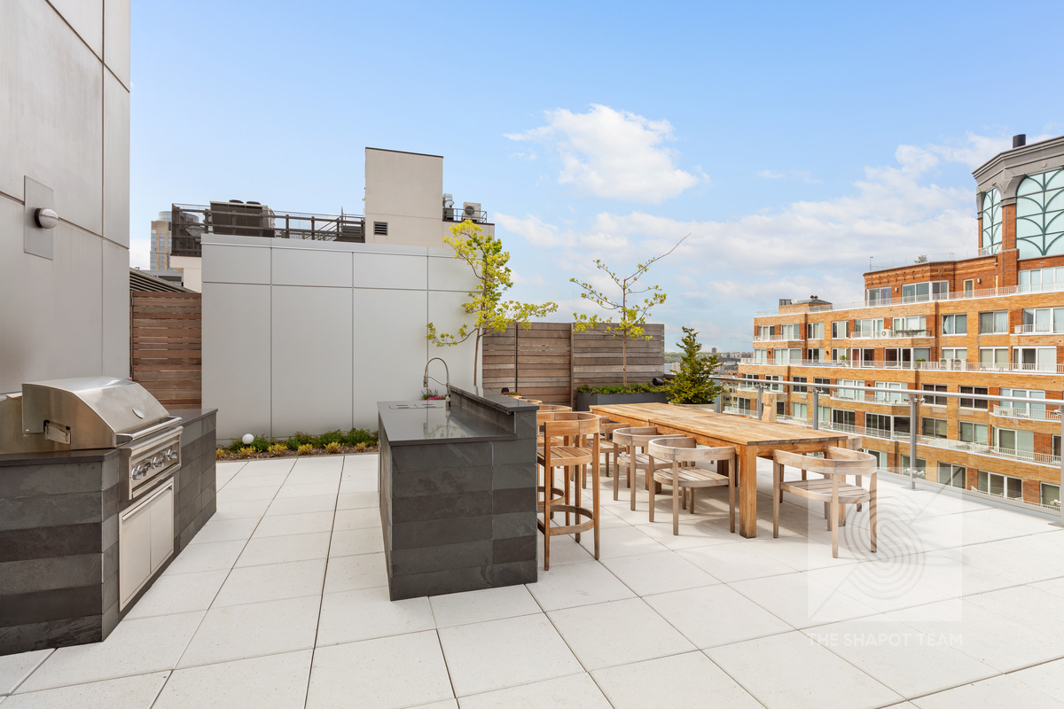 212 W 72nd Street 8F