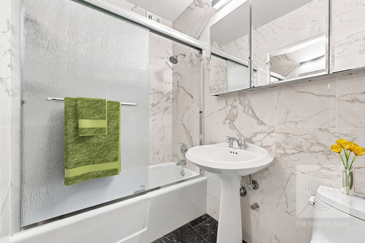 400 E 56th Street 25A