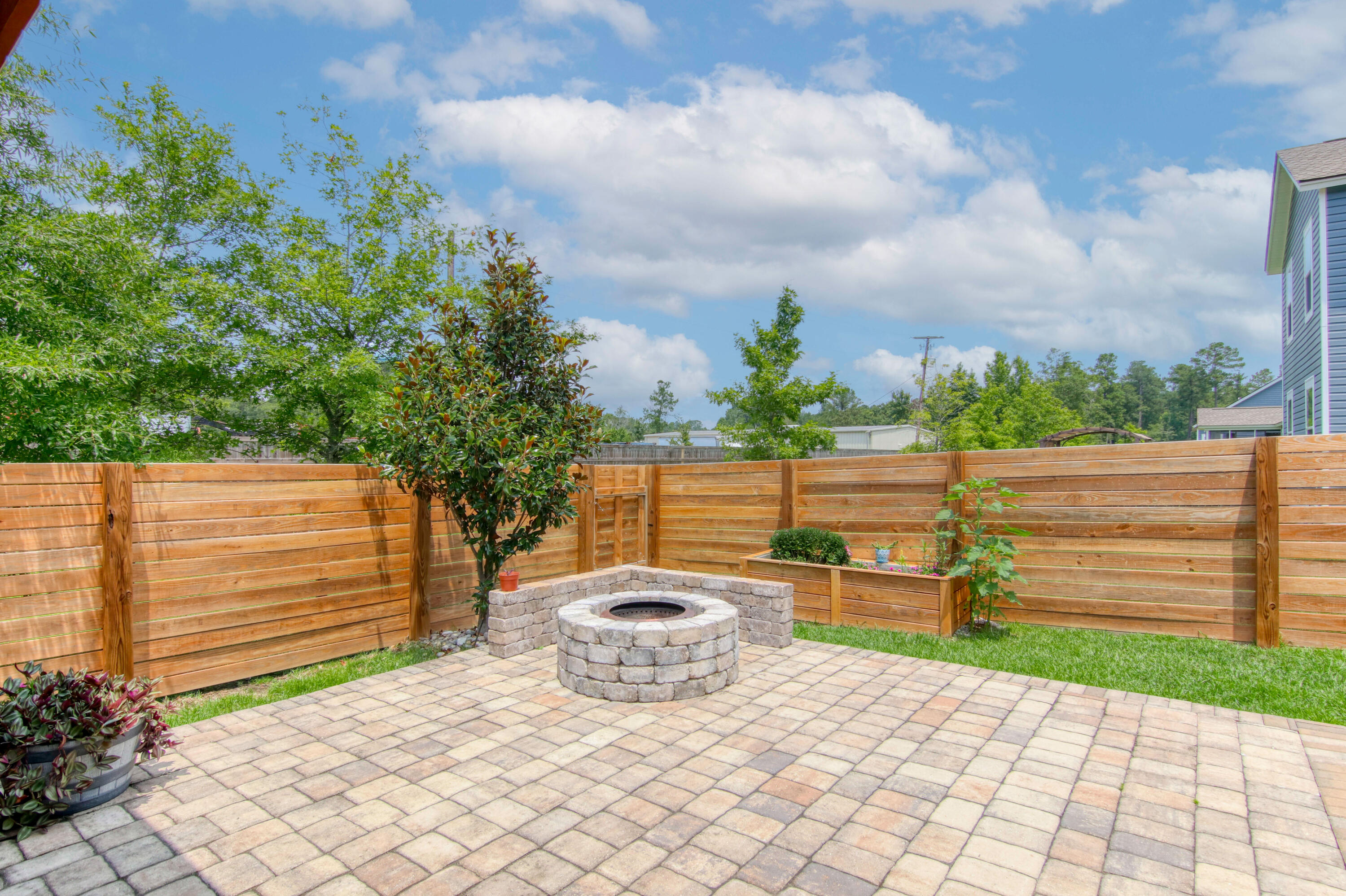 401 W Respite Lane