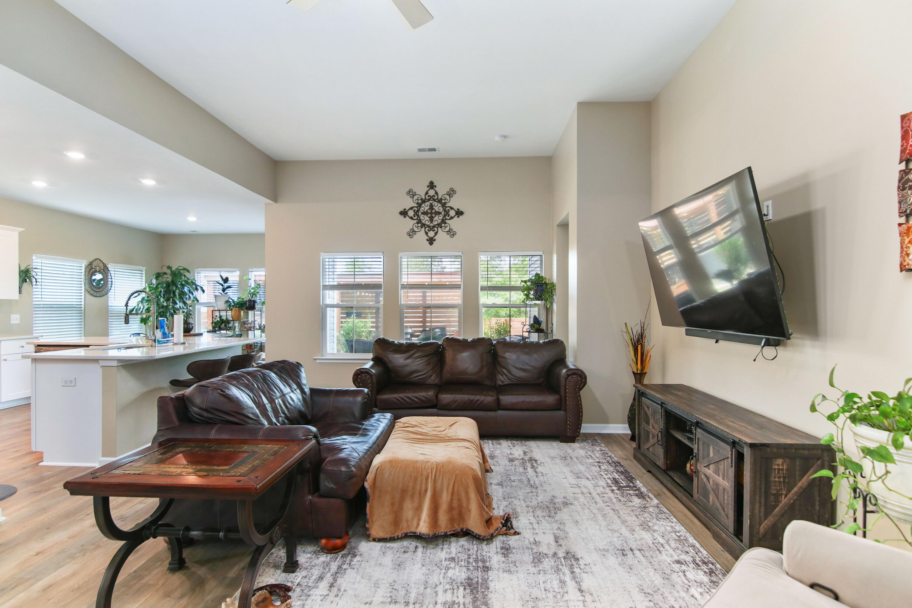 401 W Respite Lane