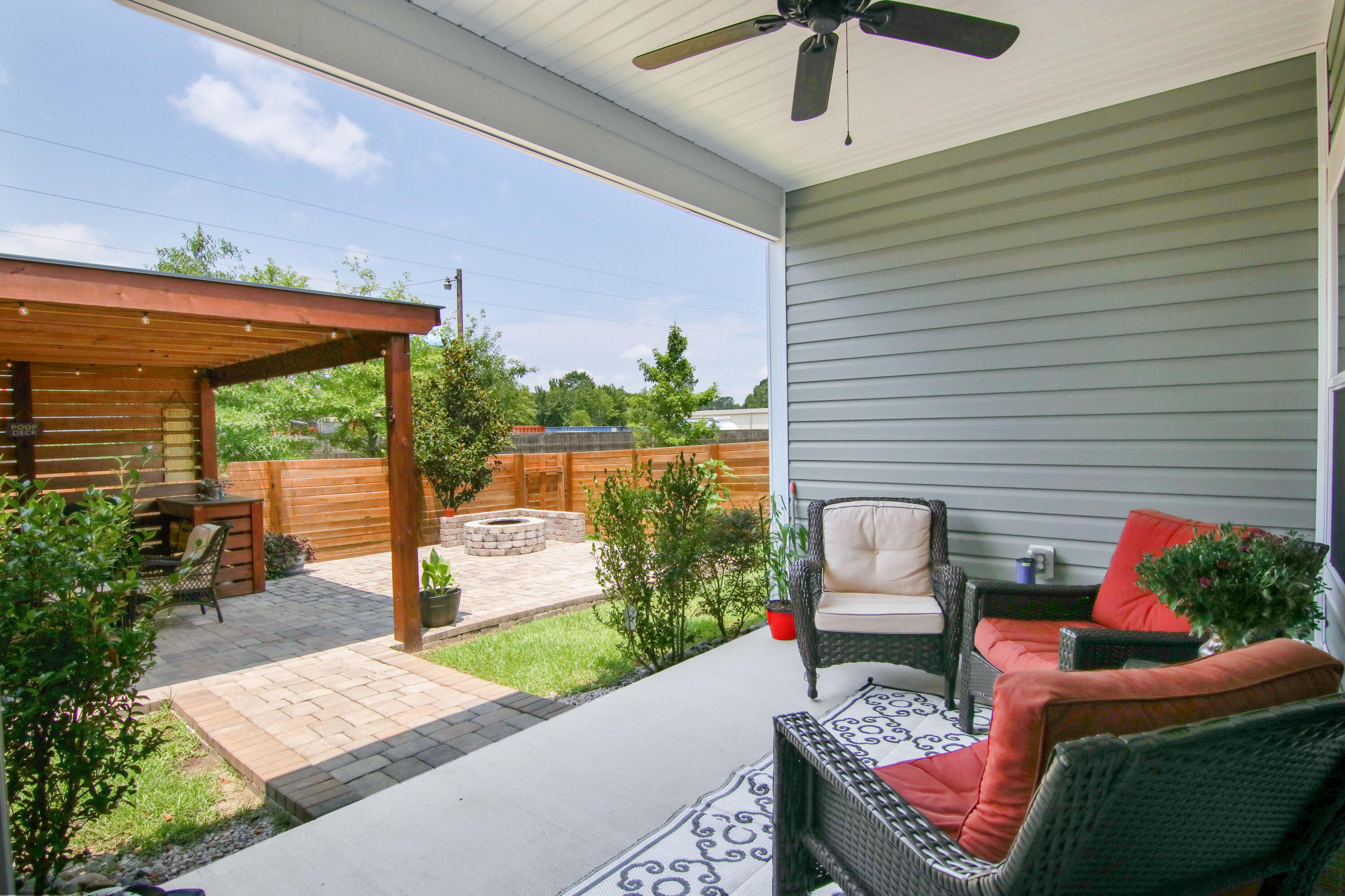 401 W Respite Lane