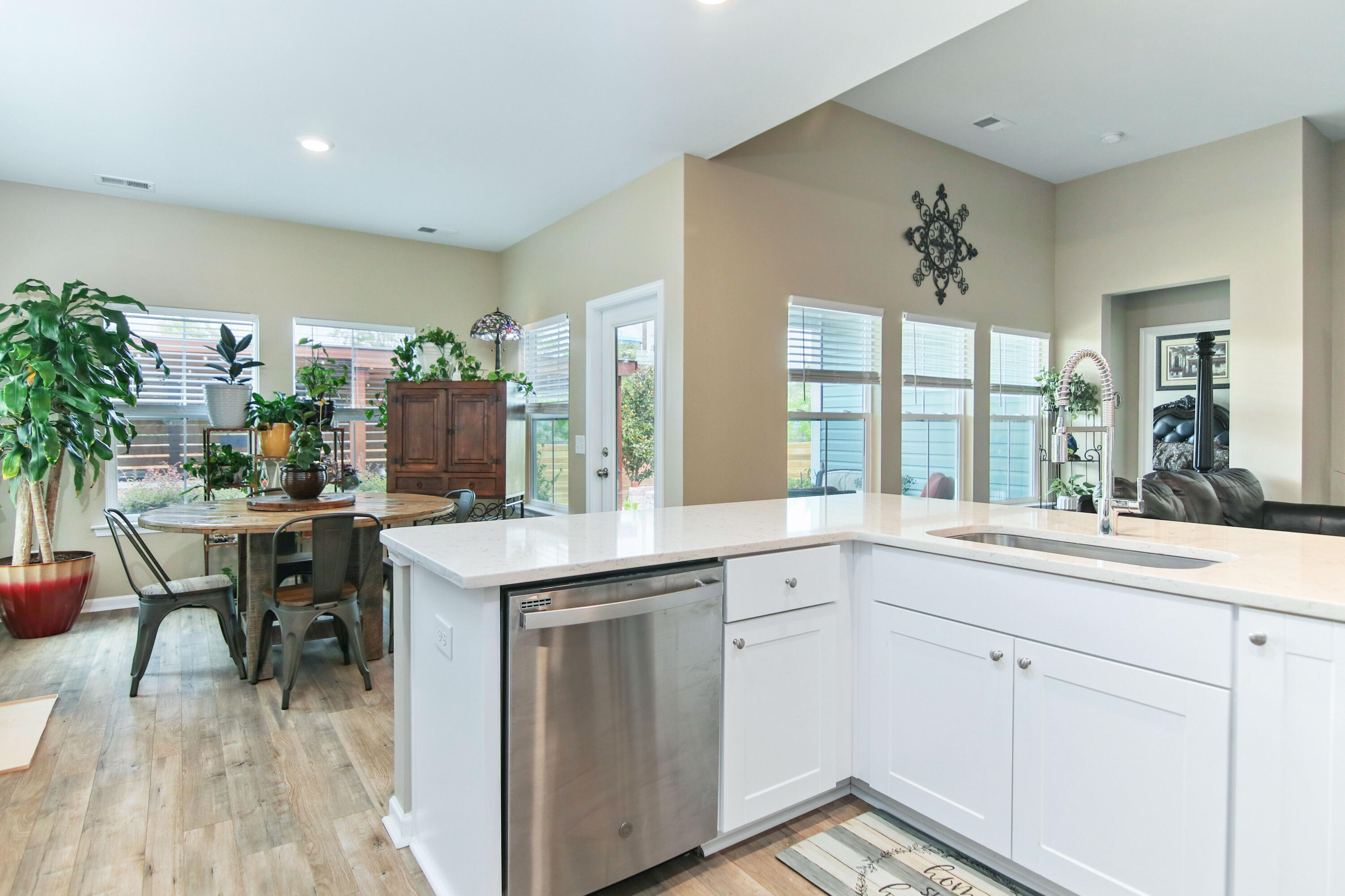 401 W Respite Lane