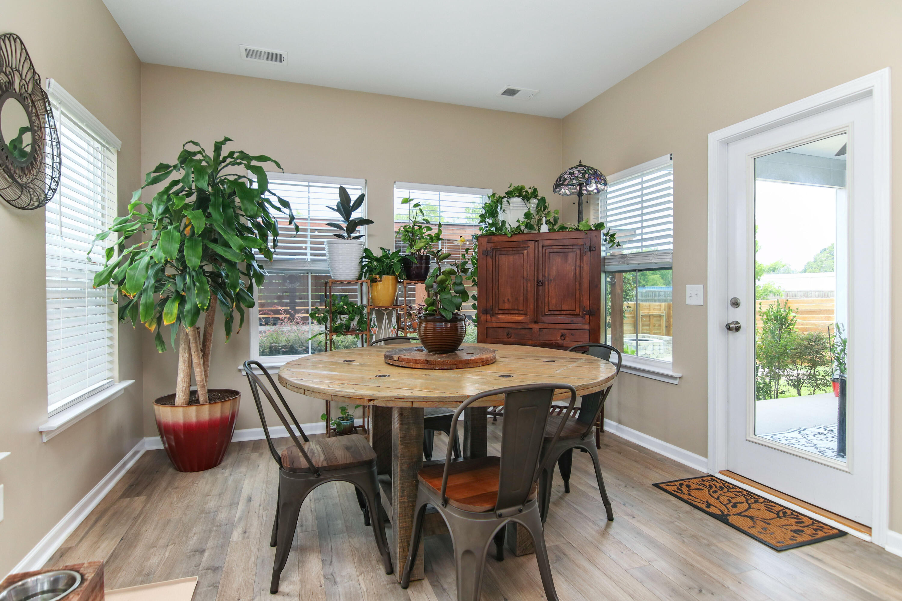 401 W Respite Lane
