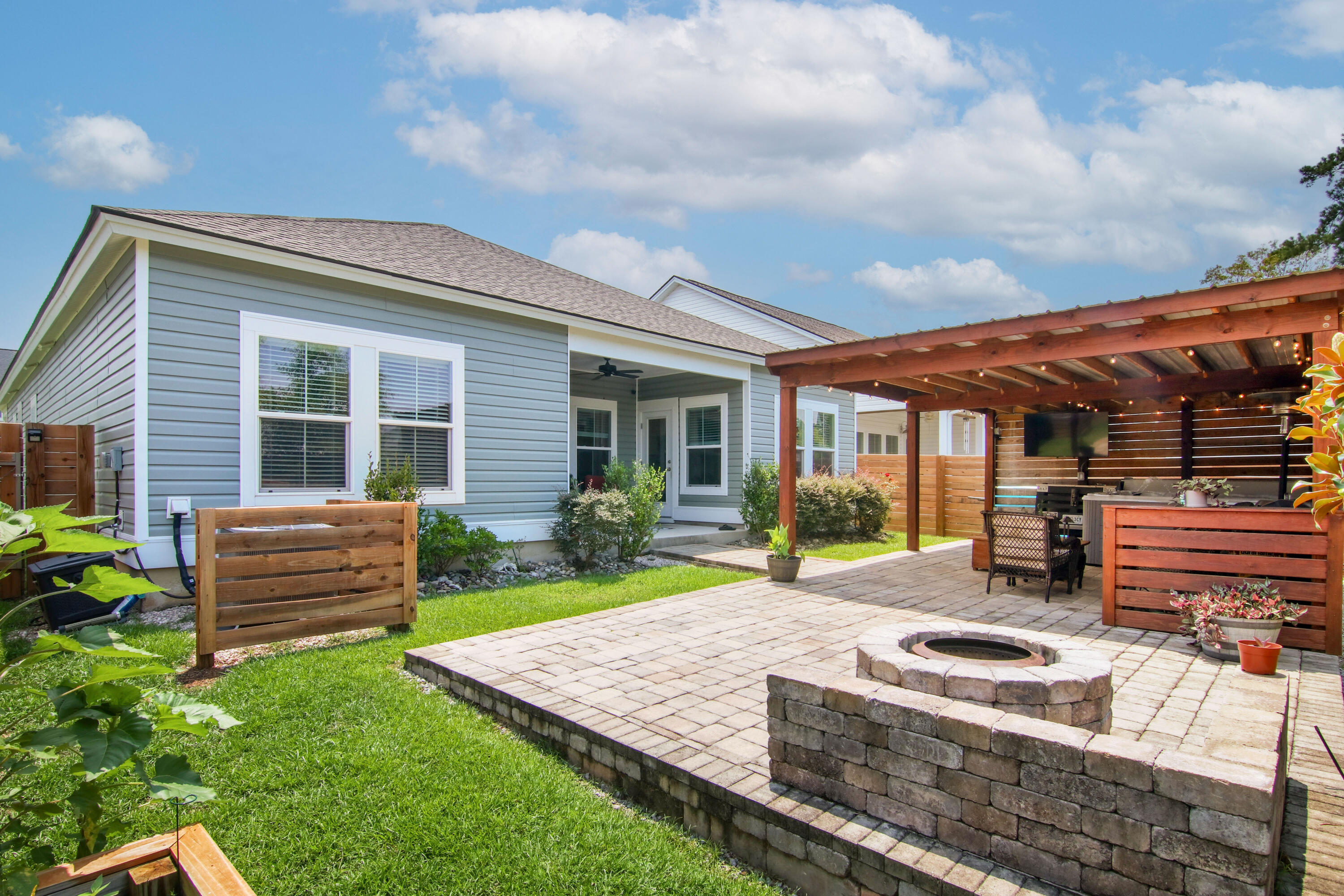 401 W Respite Lane