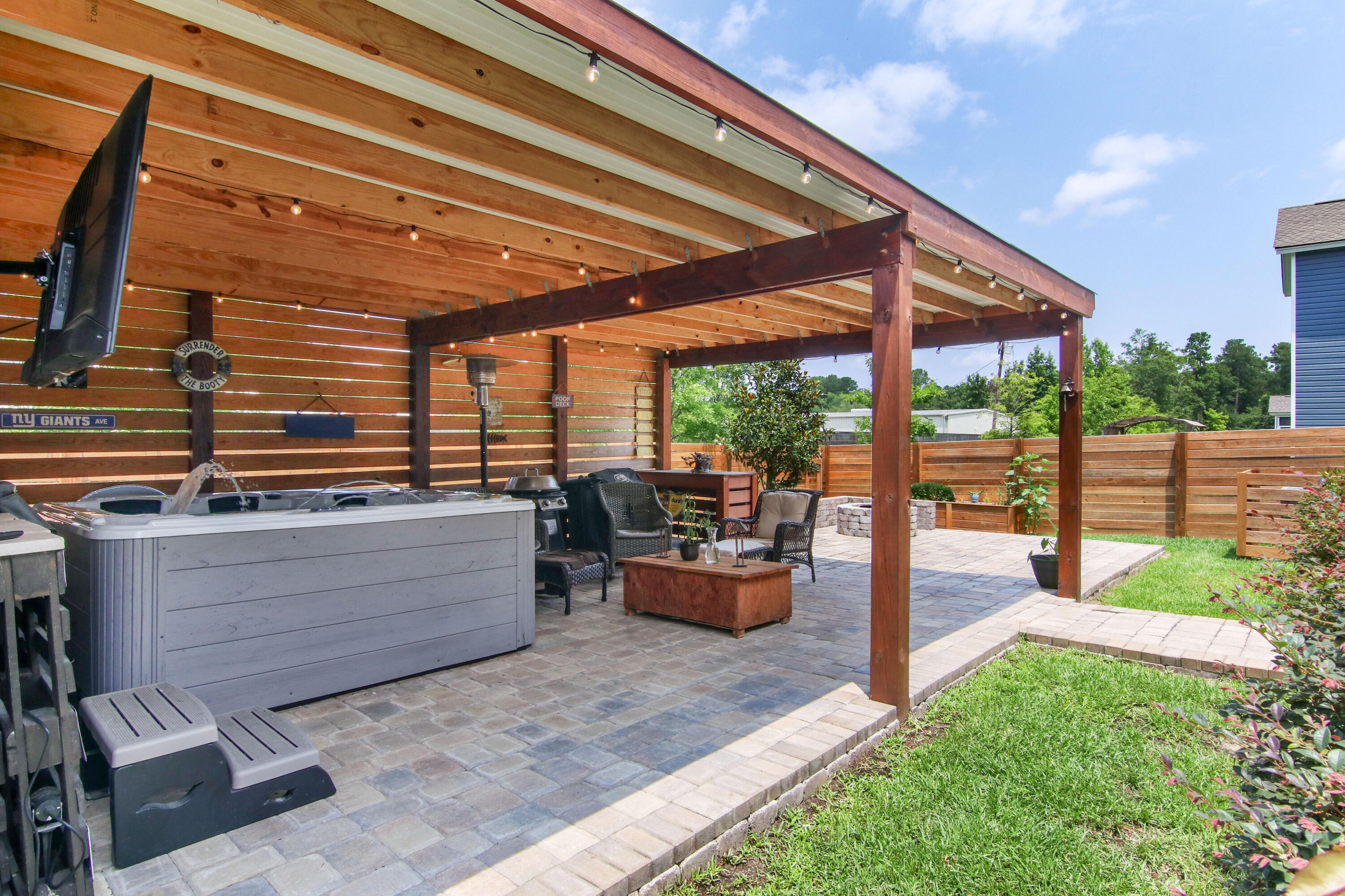 401 W Respite Lane