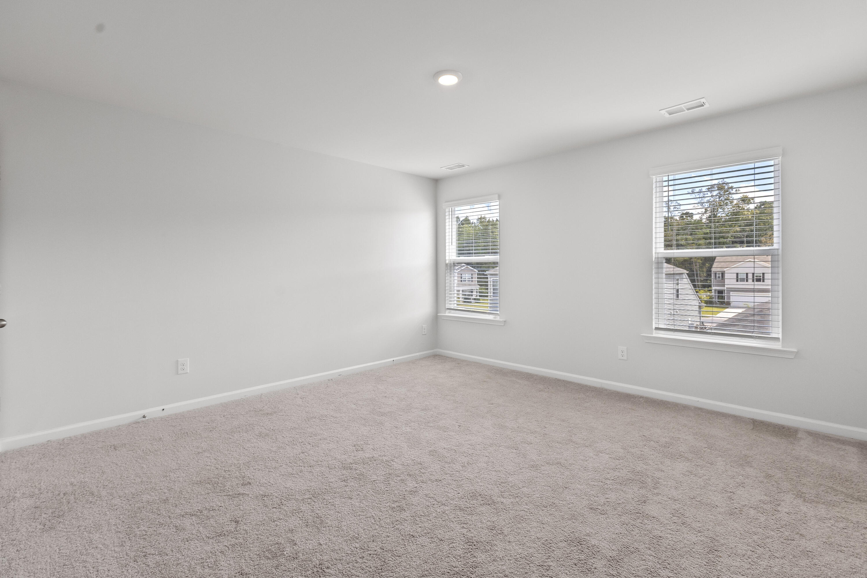 186 Cloverleaf Street