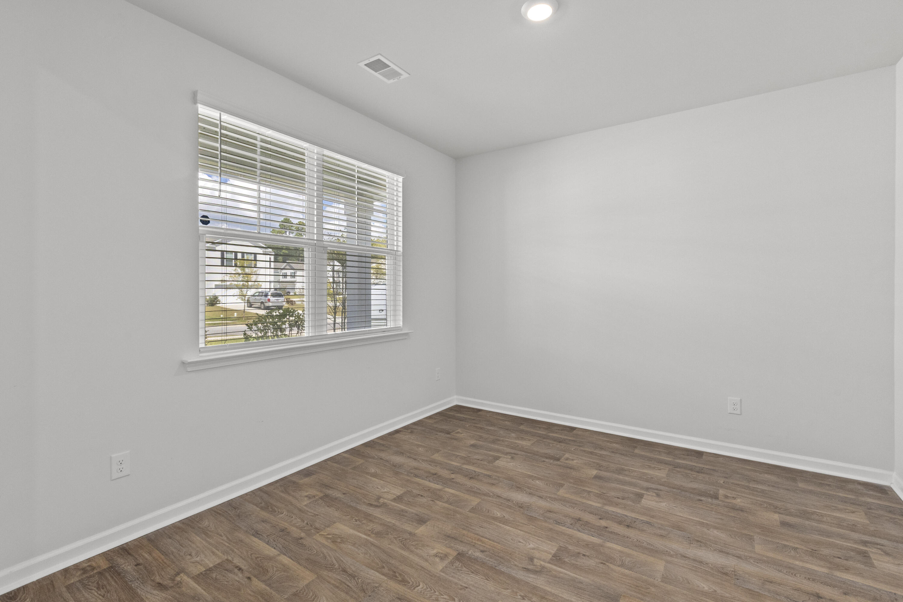 186 Cloverleaf Street
