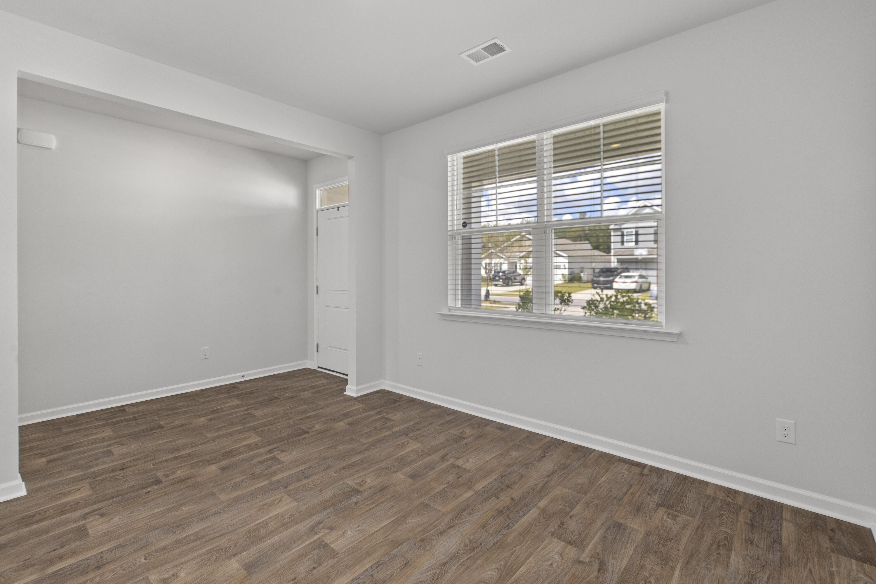186 Cloverleaf Street