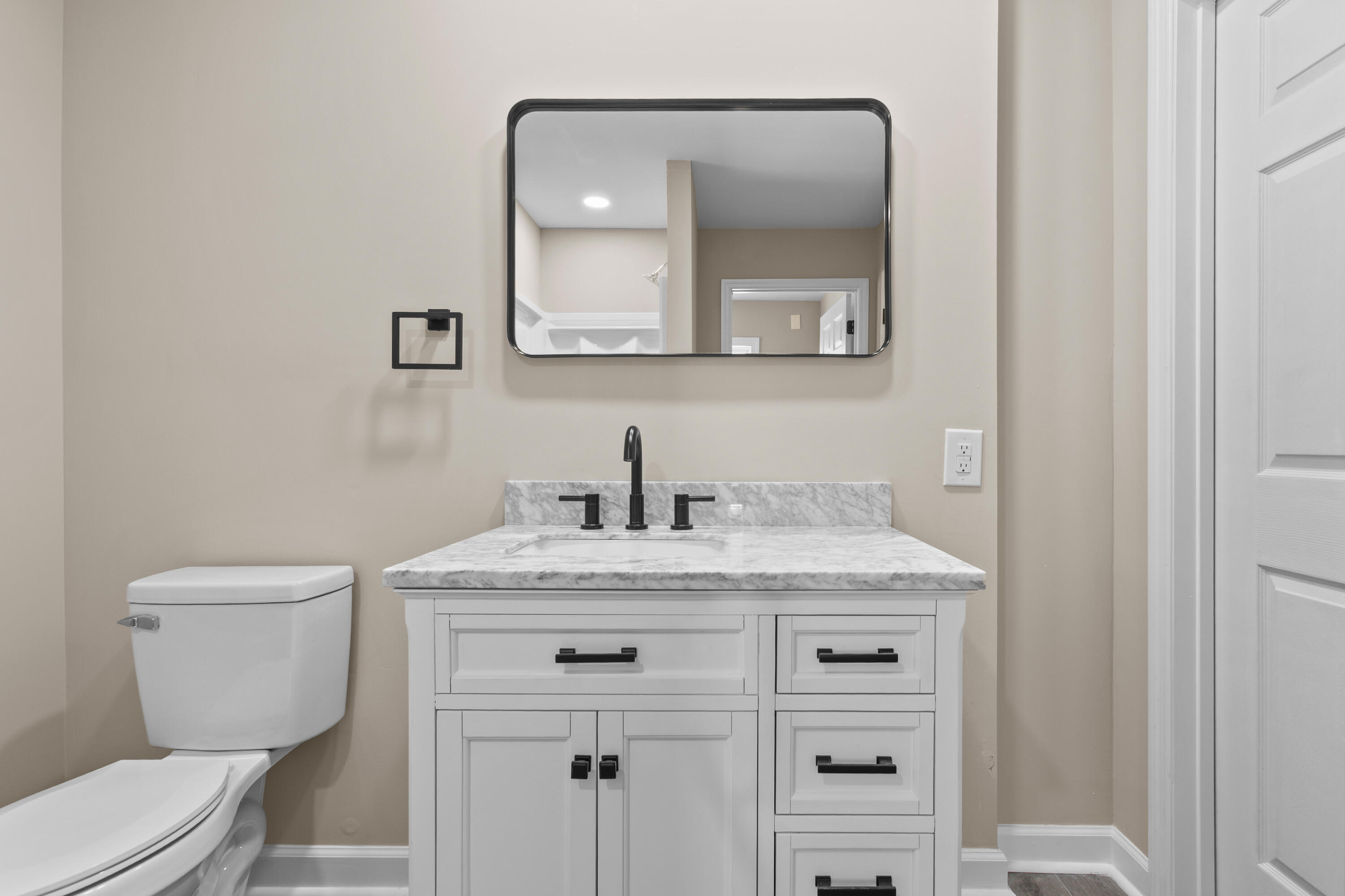 5253 Jefferies Highway