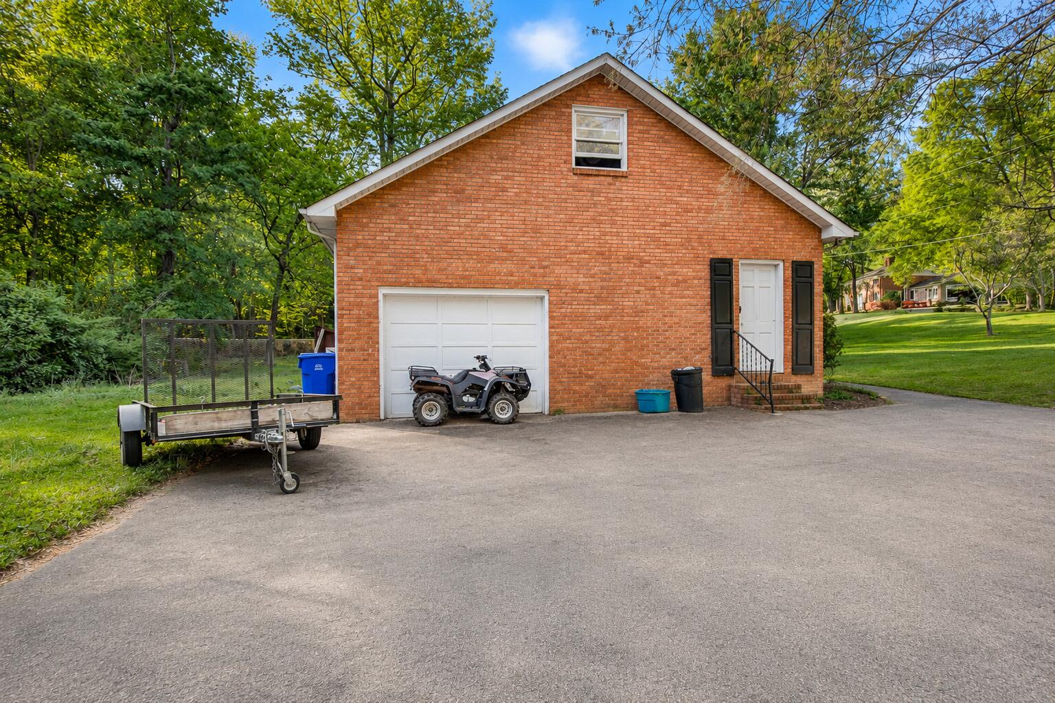 938 Sherwood Circle