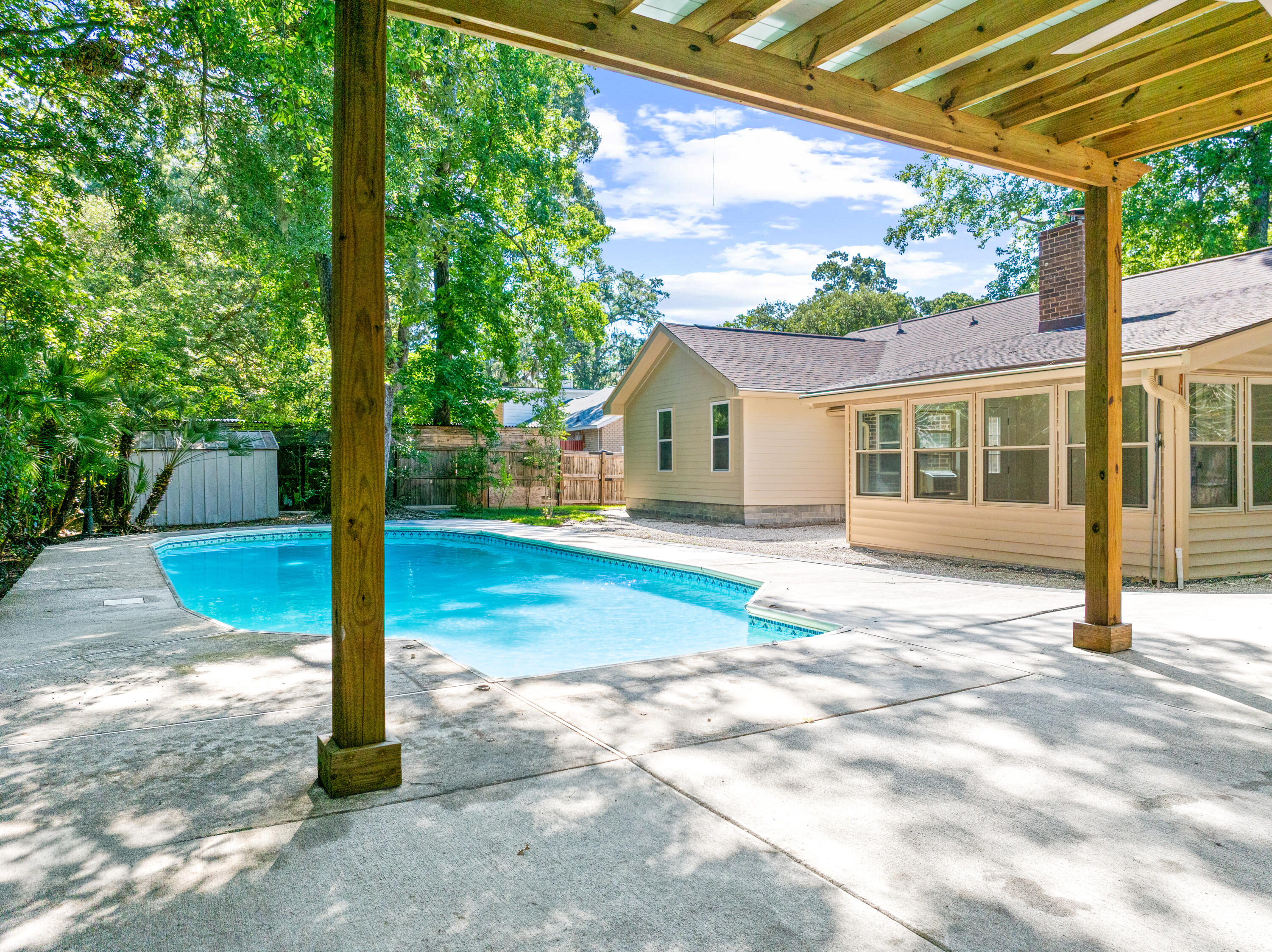 29 Hillcreek Boulevard