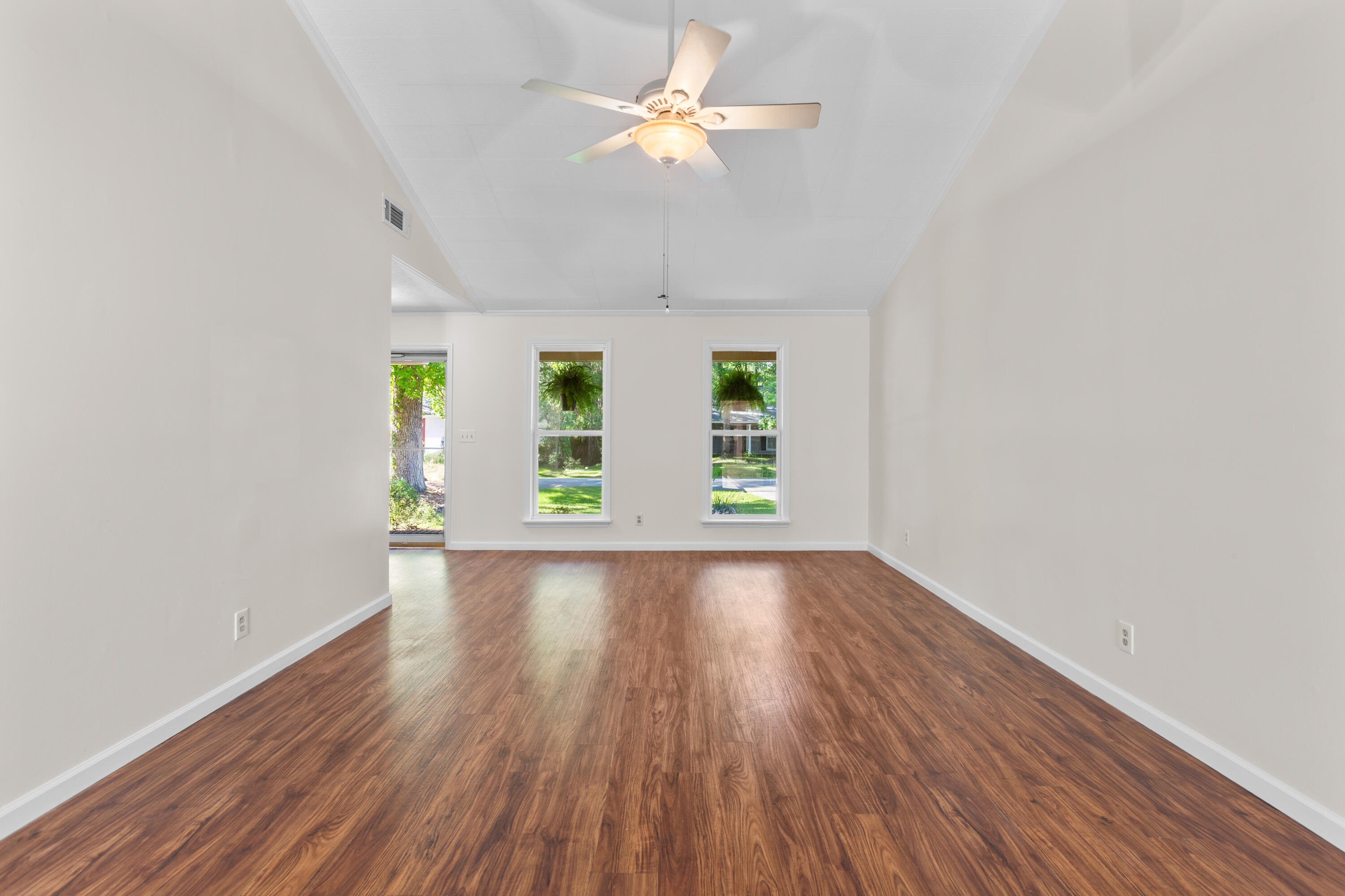 29 Hillcreek Boulevard
