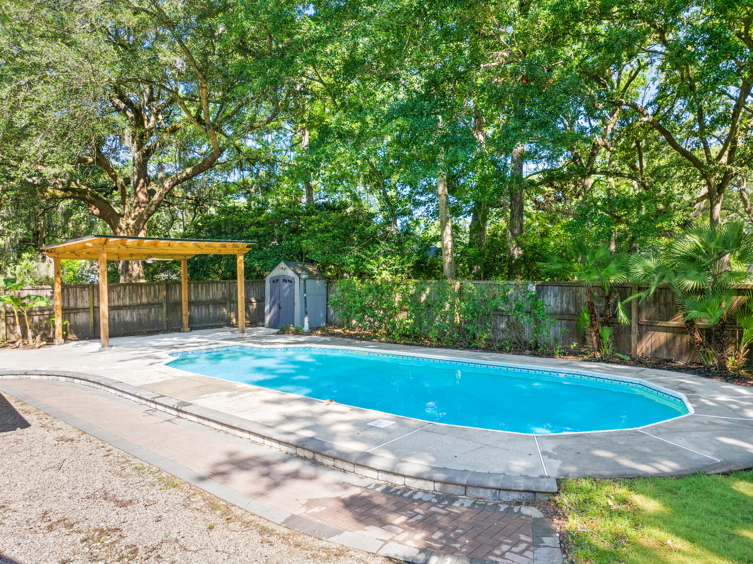 29 Hillcreek Boulevard