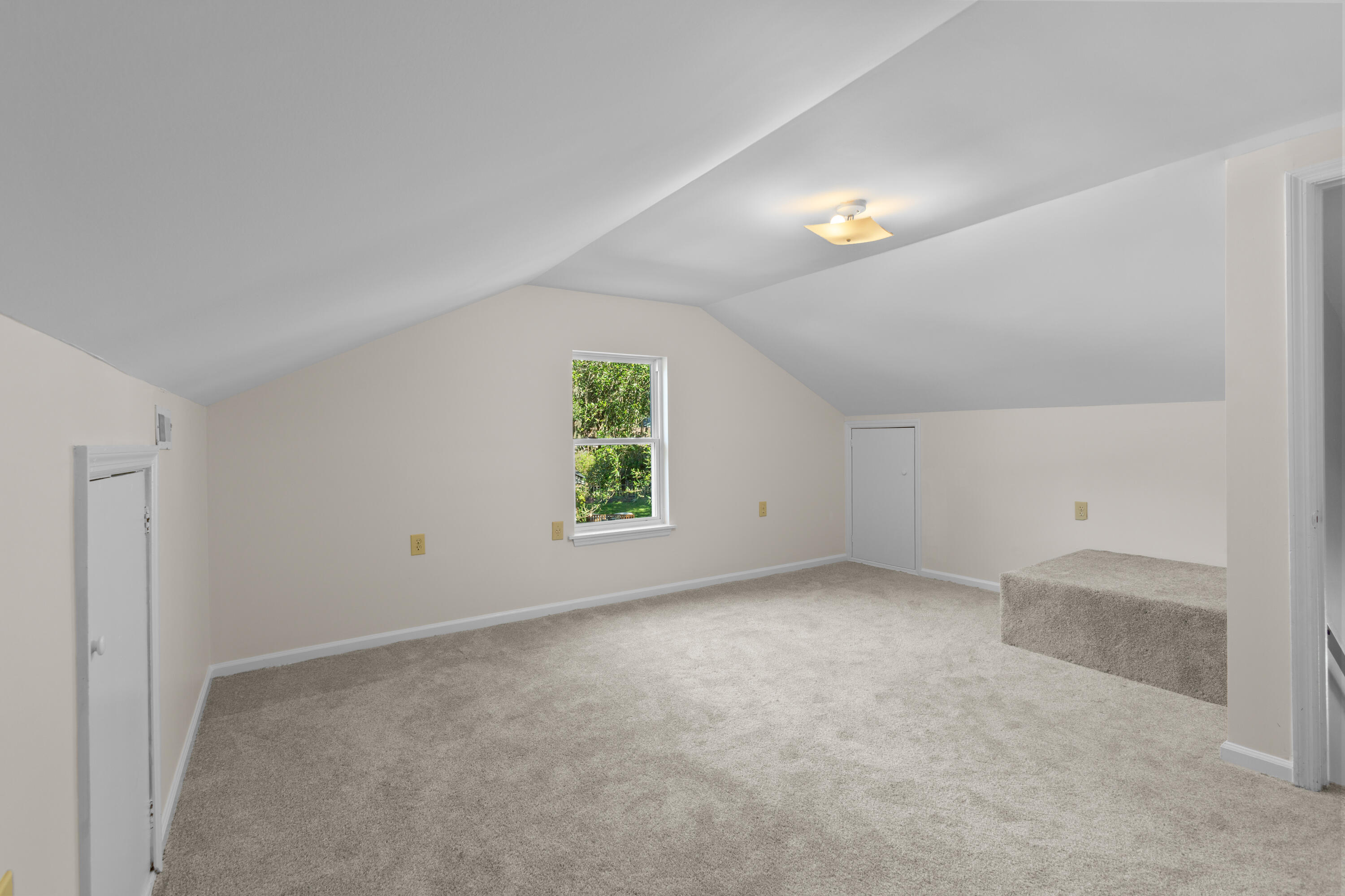 29 Hillcreek Boulevard