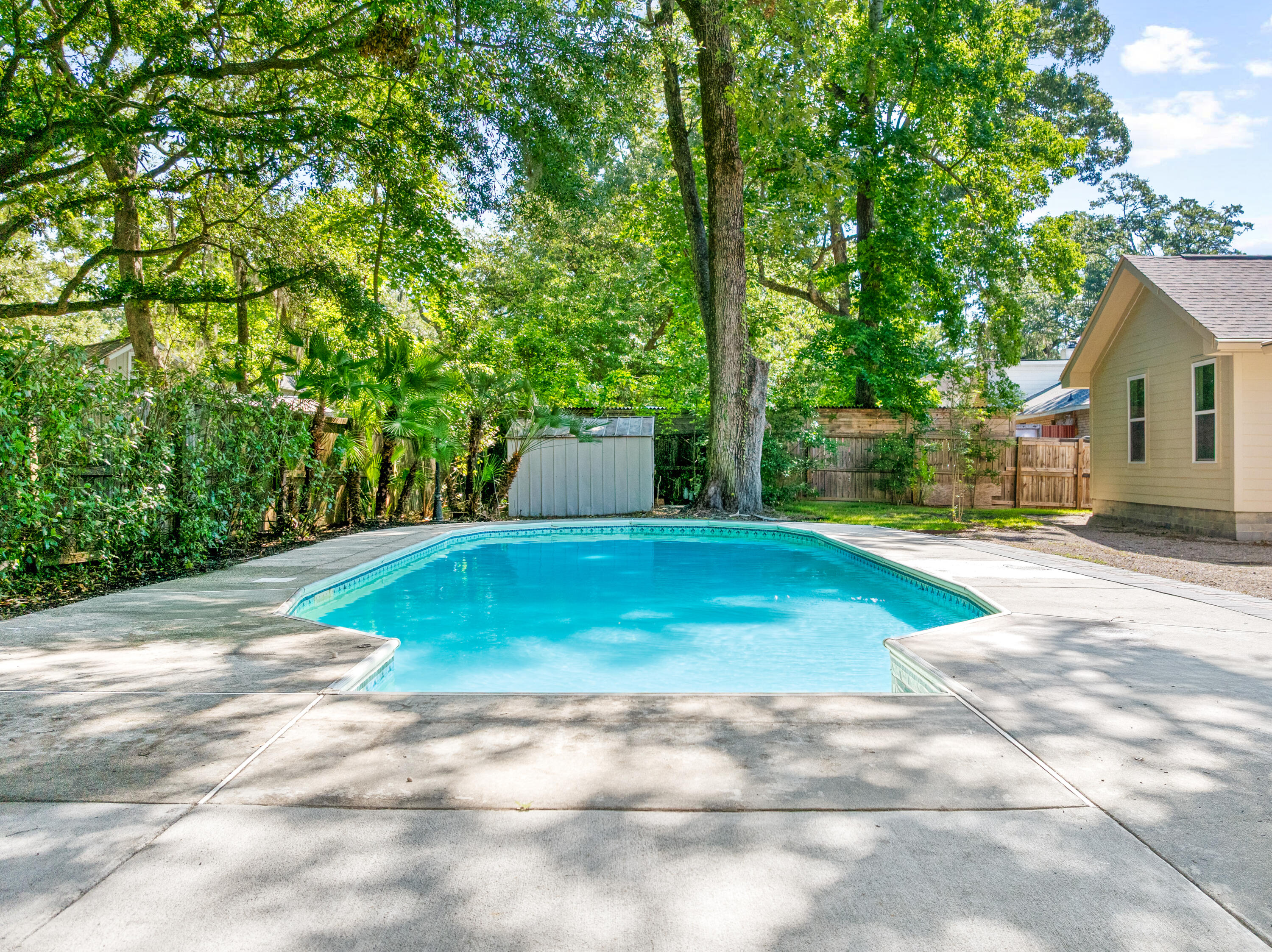 29 Hillcreek Boulevard