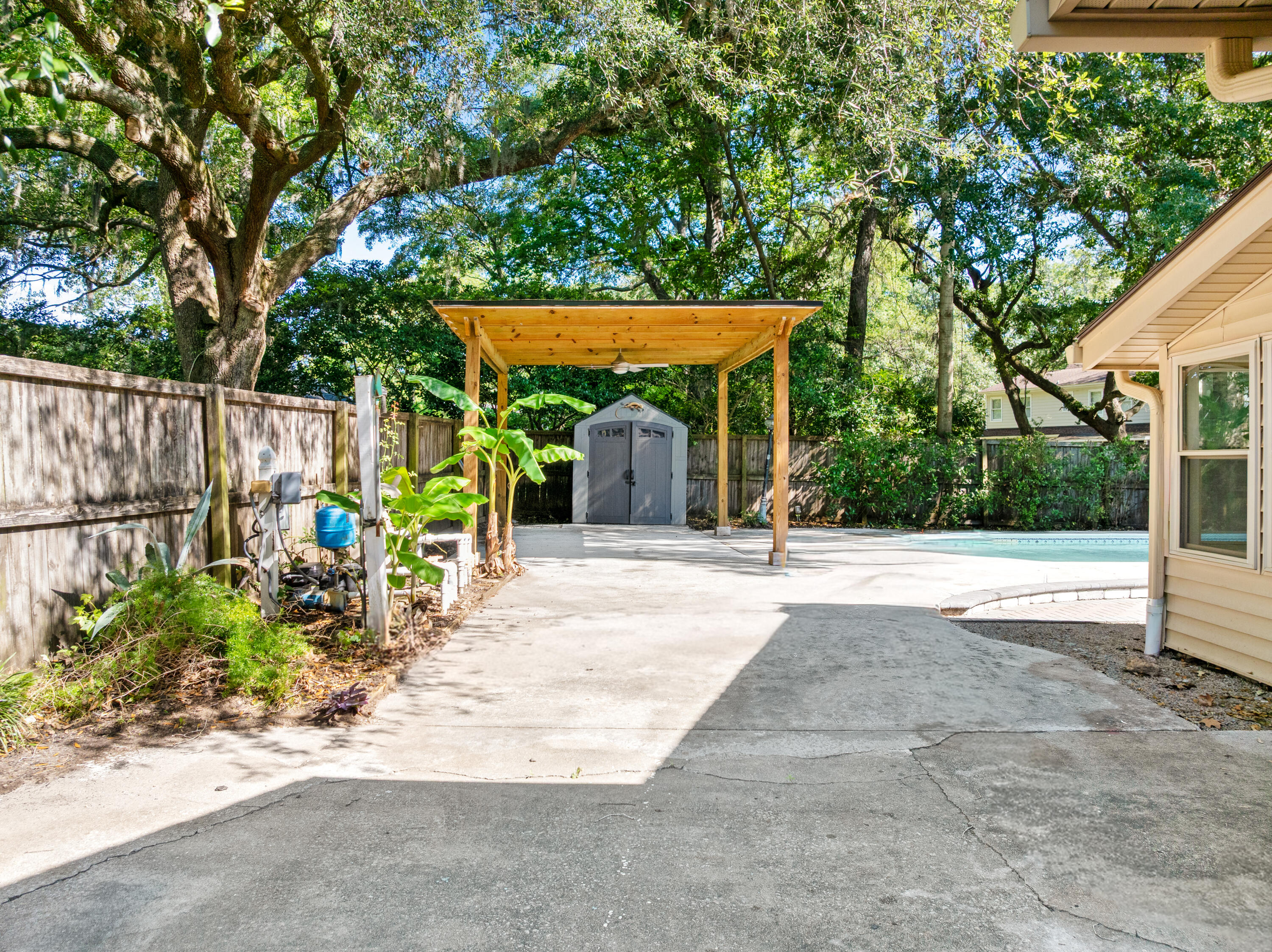 29 Hillcreek Boulevard