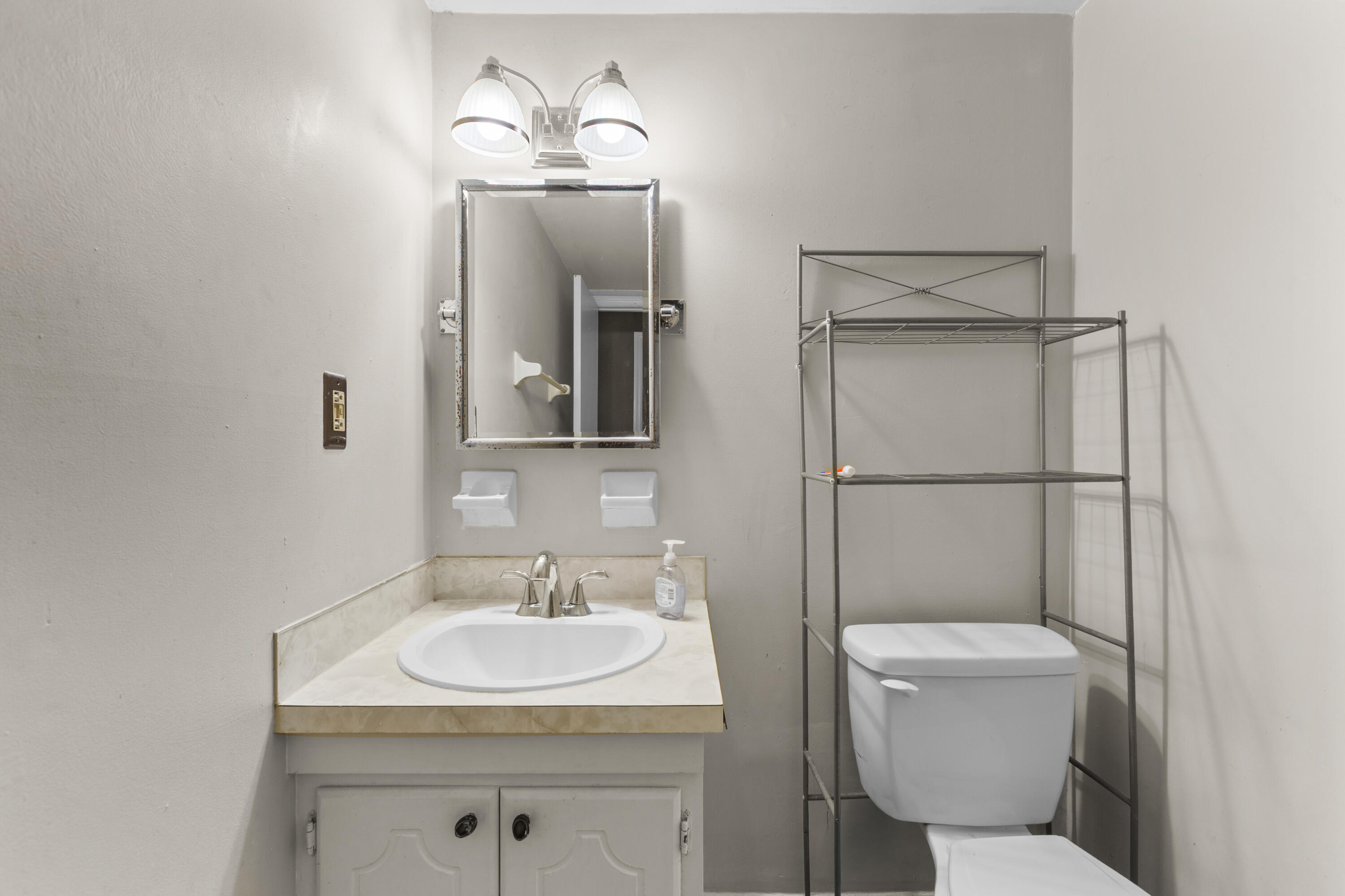 100 Kimeran Lane Apt D