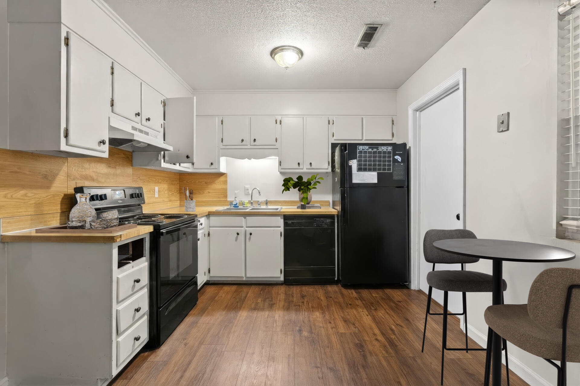 100 Kimeran Lane Apt D