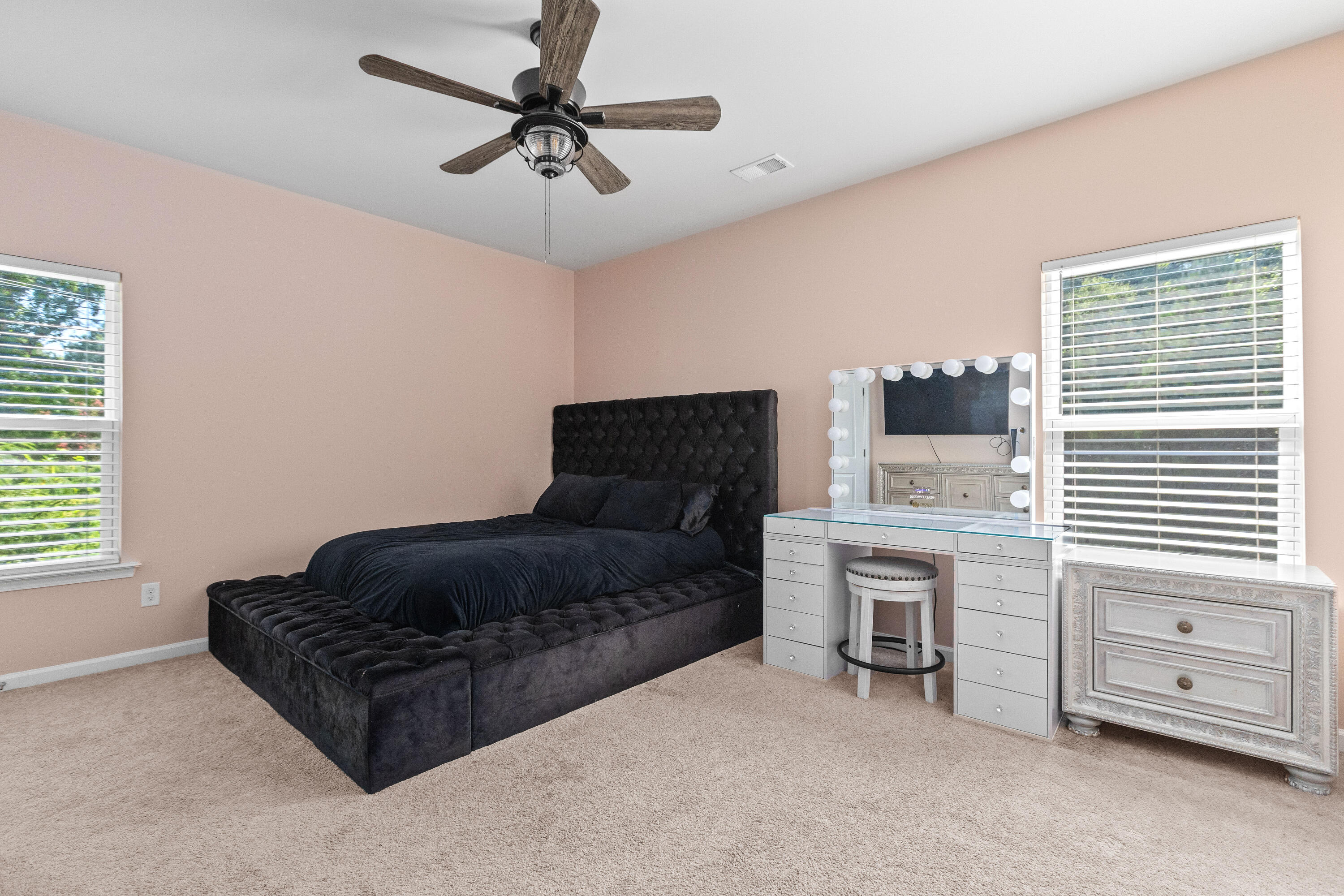 526 Oak View Way