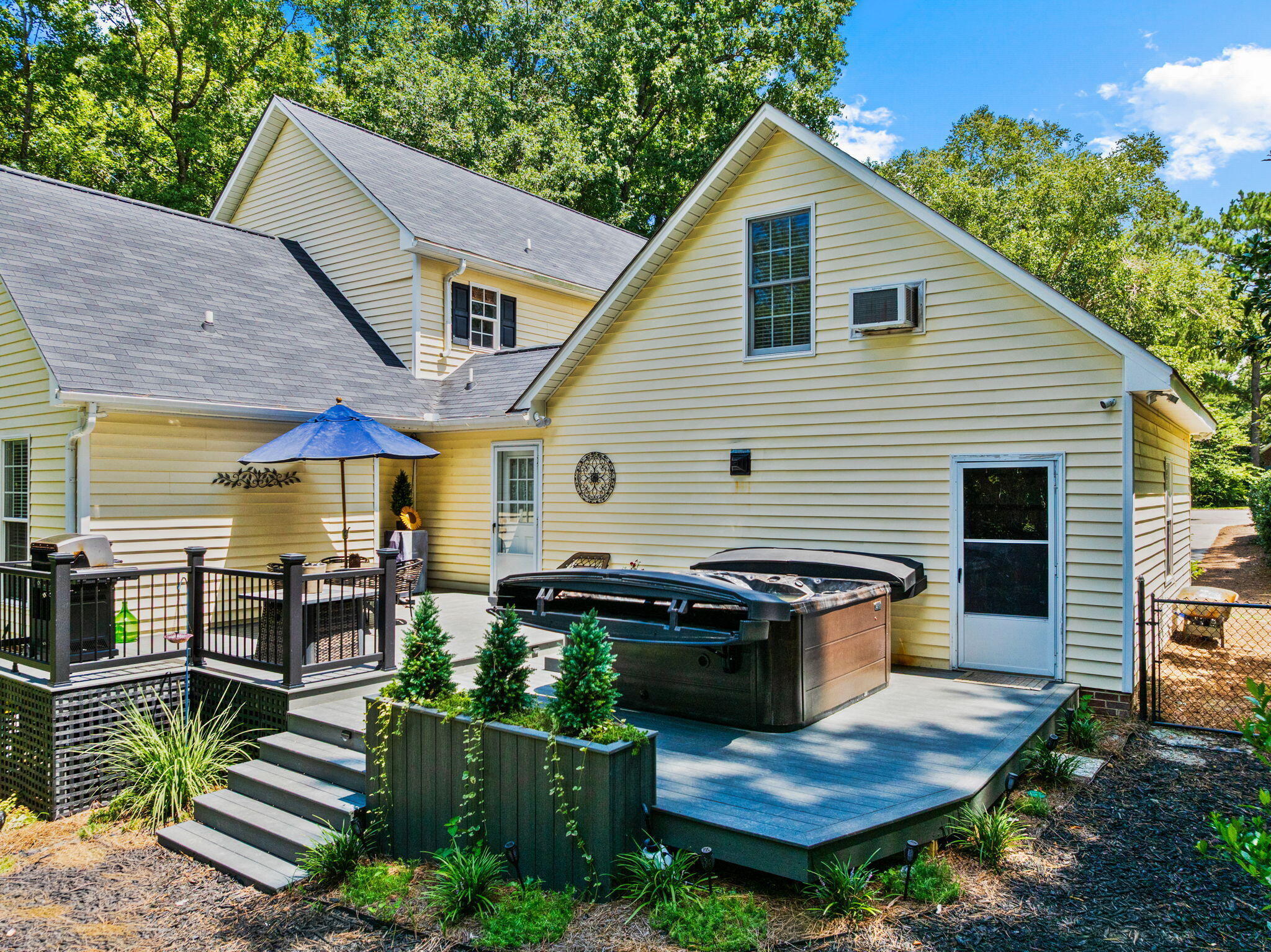 50 Edens Lane