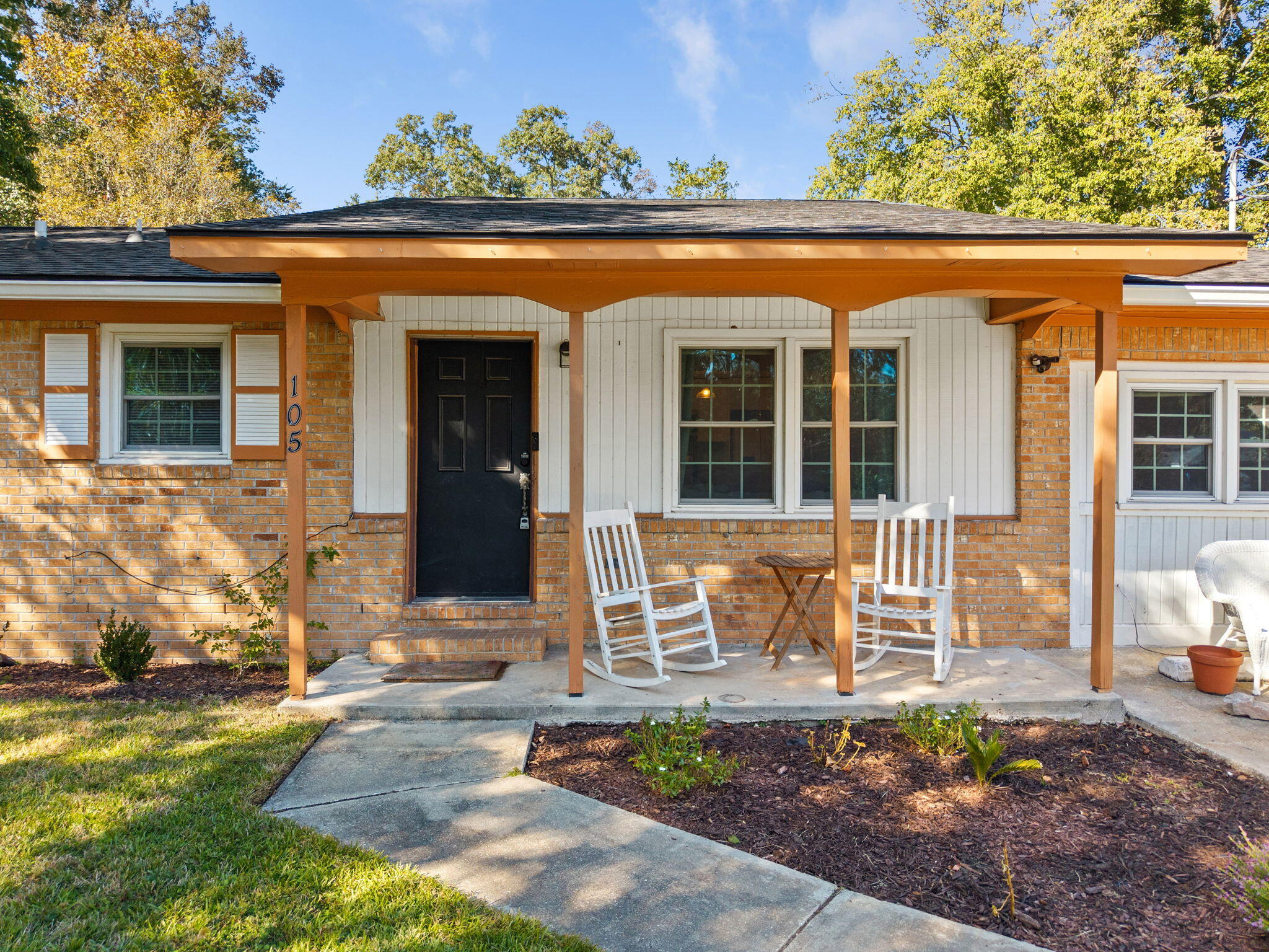 105 W Walnut Circle