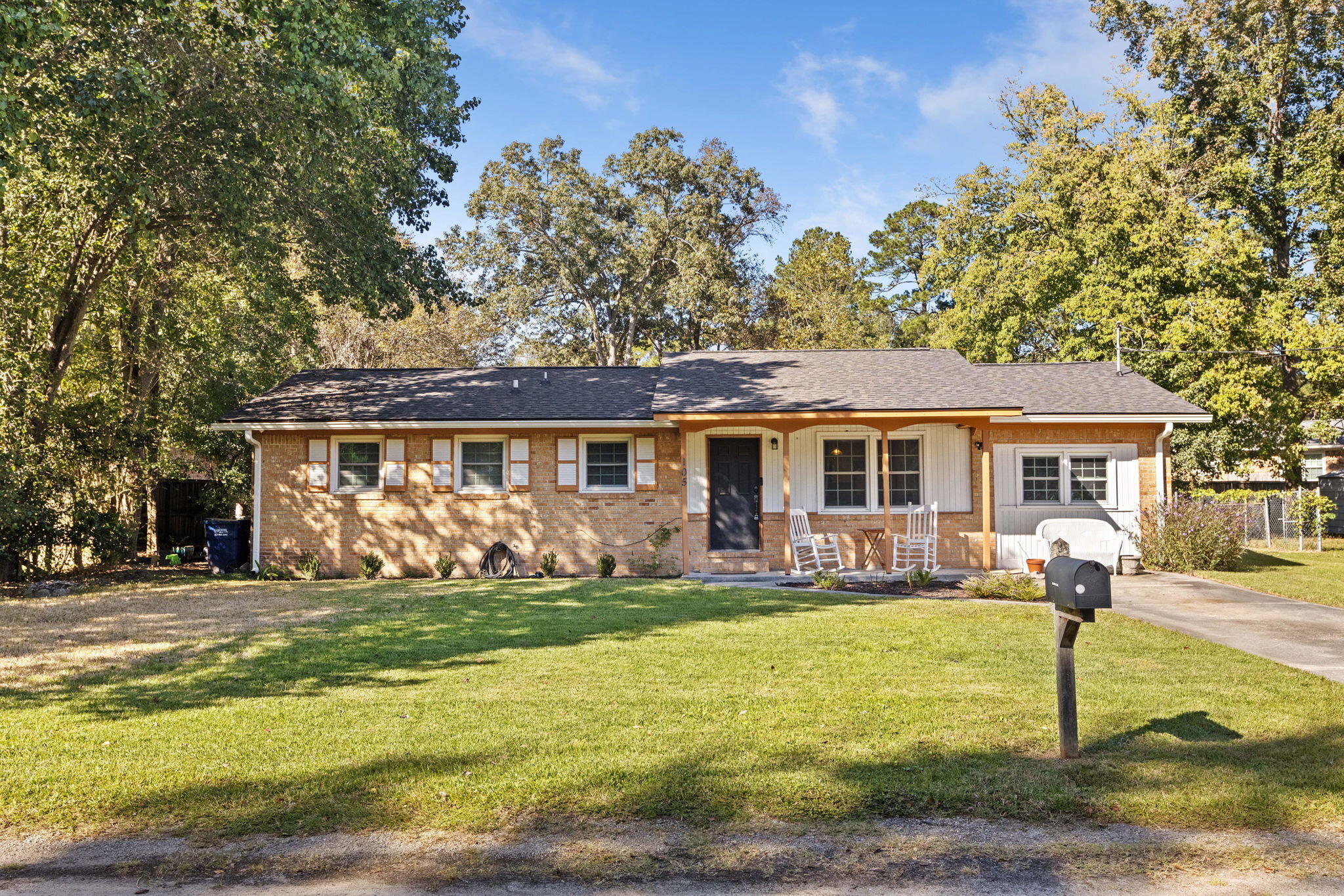 105 W Walnut Circle