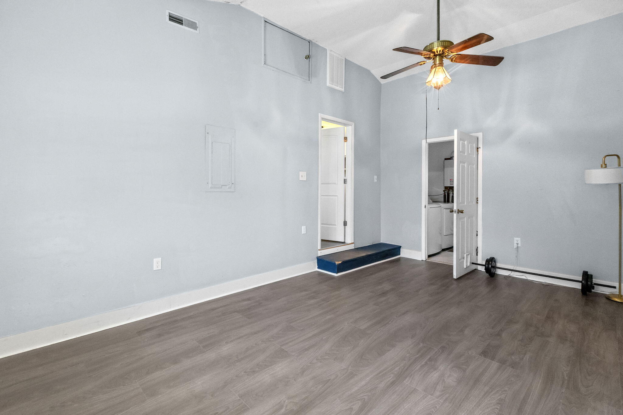 105 W Walnut Circle
