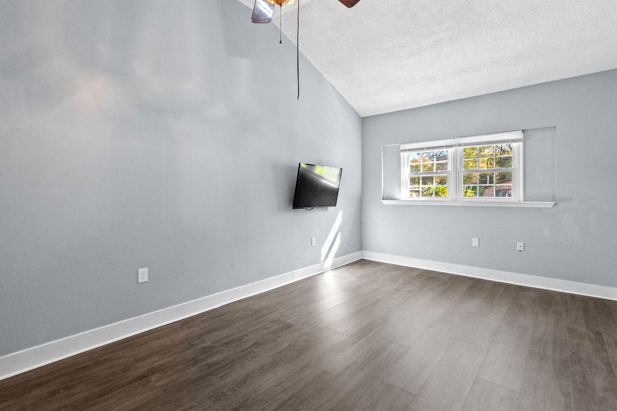 105 W Walnut Circle