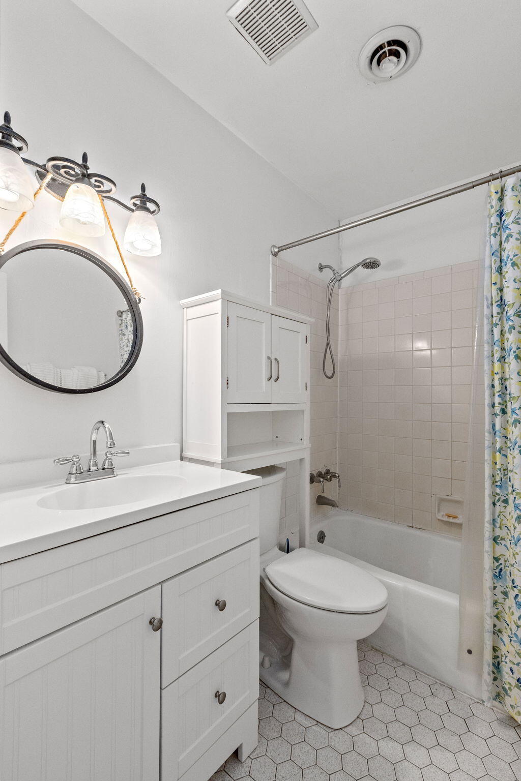 105 W Walnut Circle