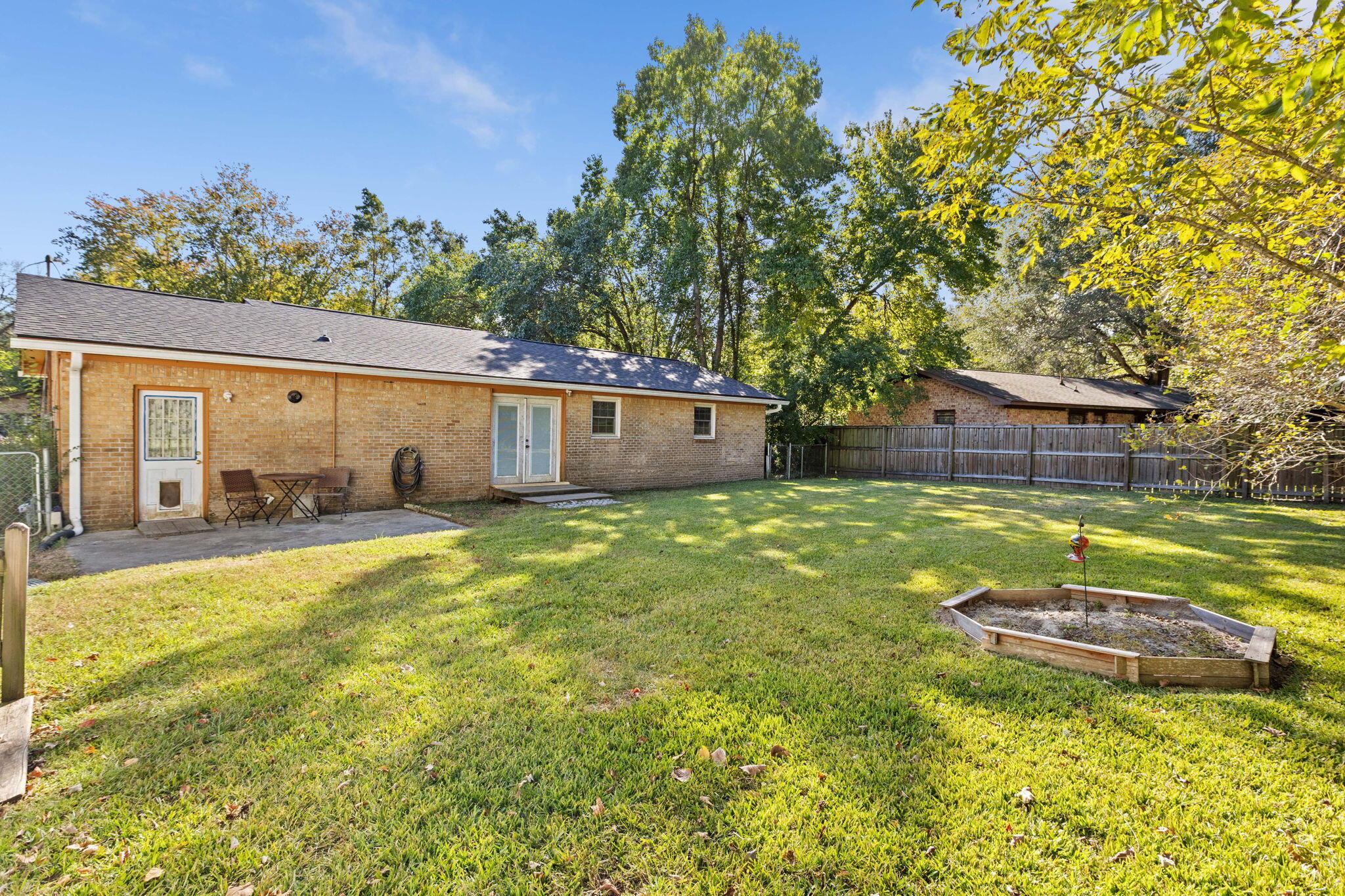 105 W Walnut Circle