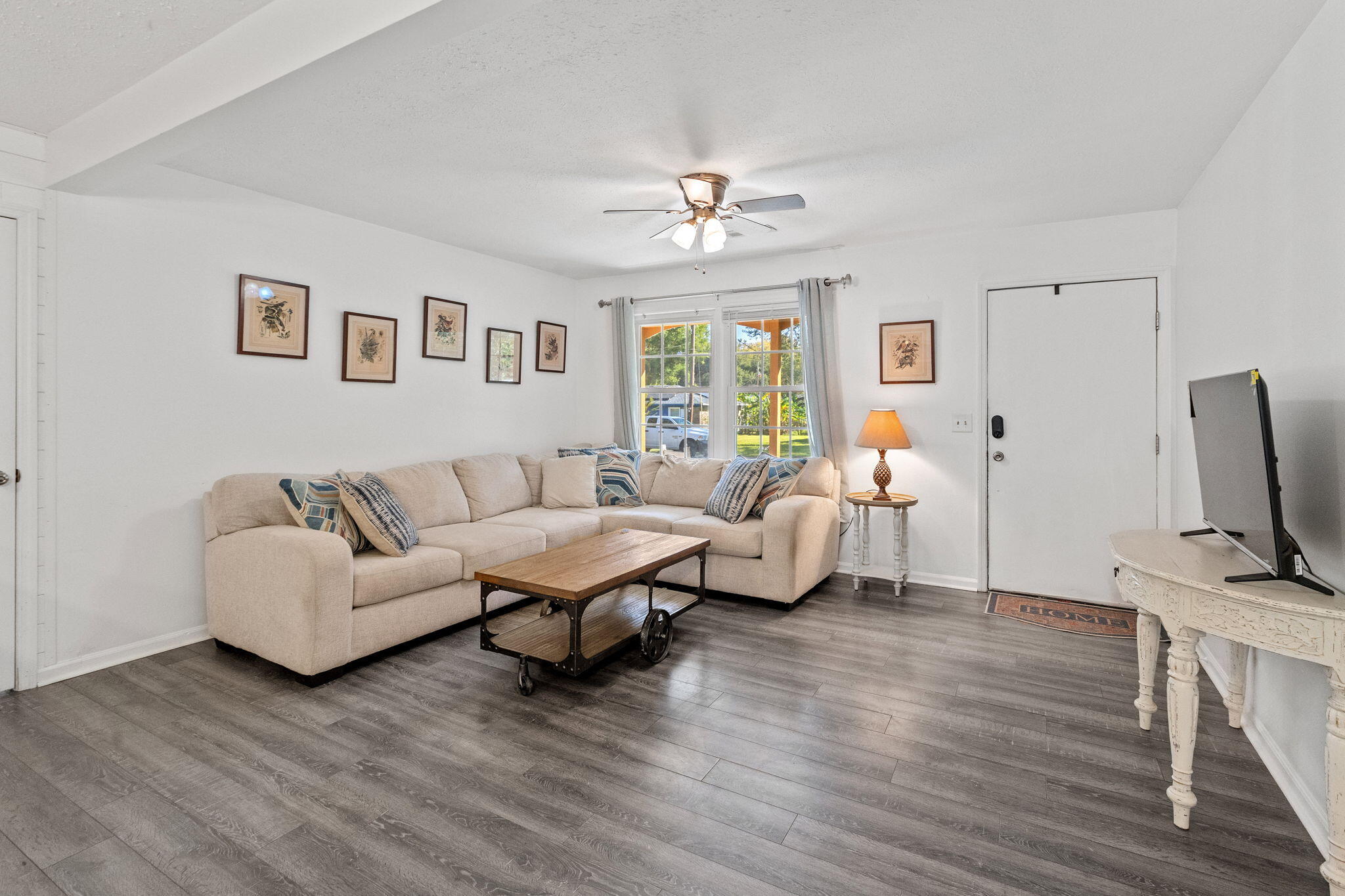 105 W Walnut Circle