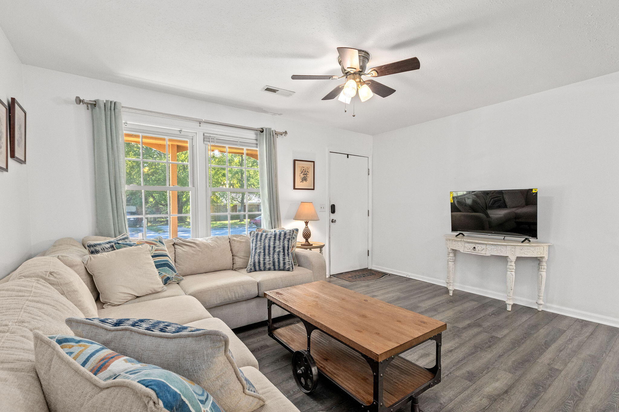 105 W Walnut Circle