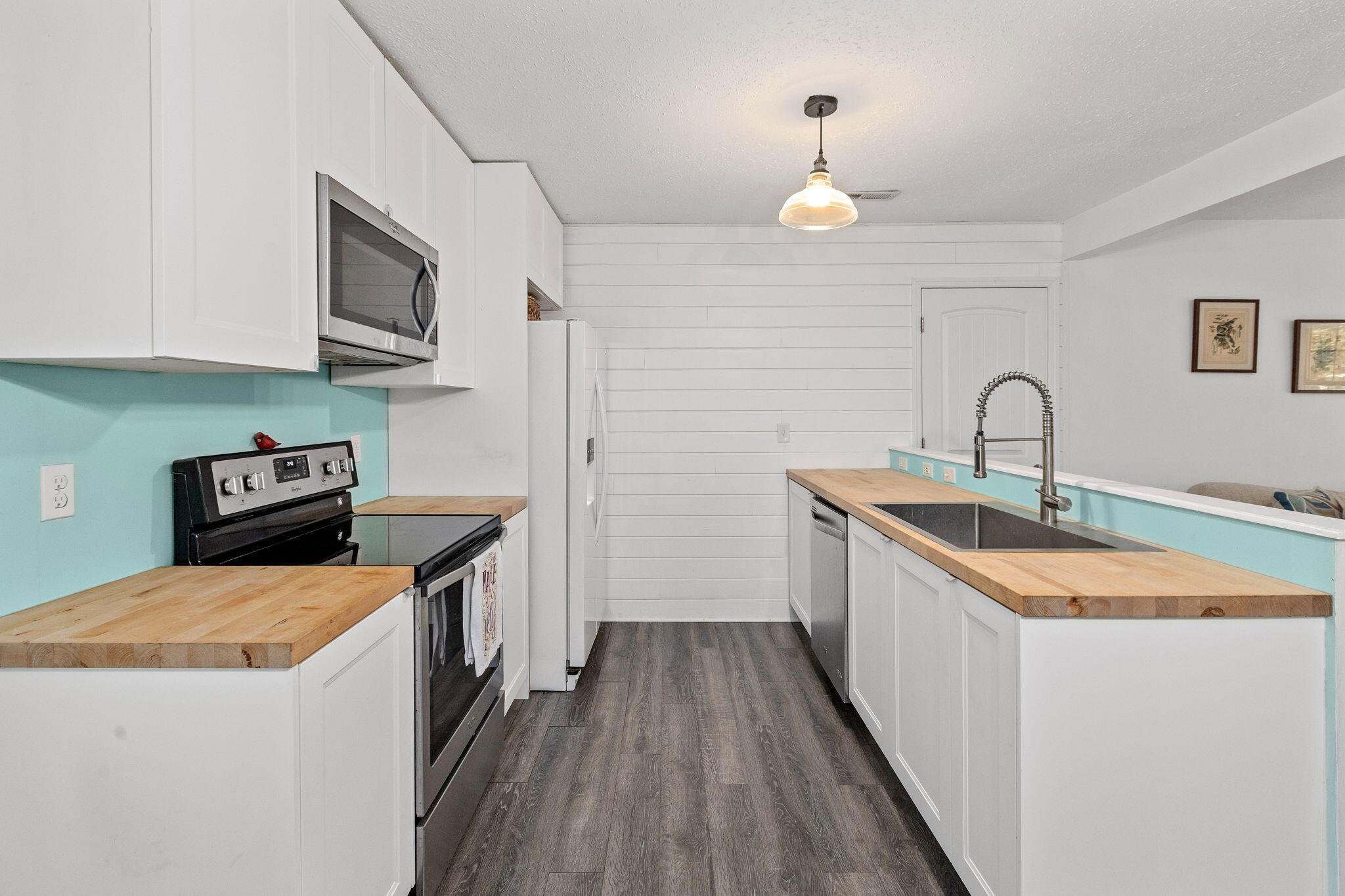 105 W Walnut Circle