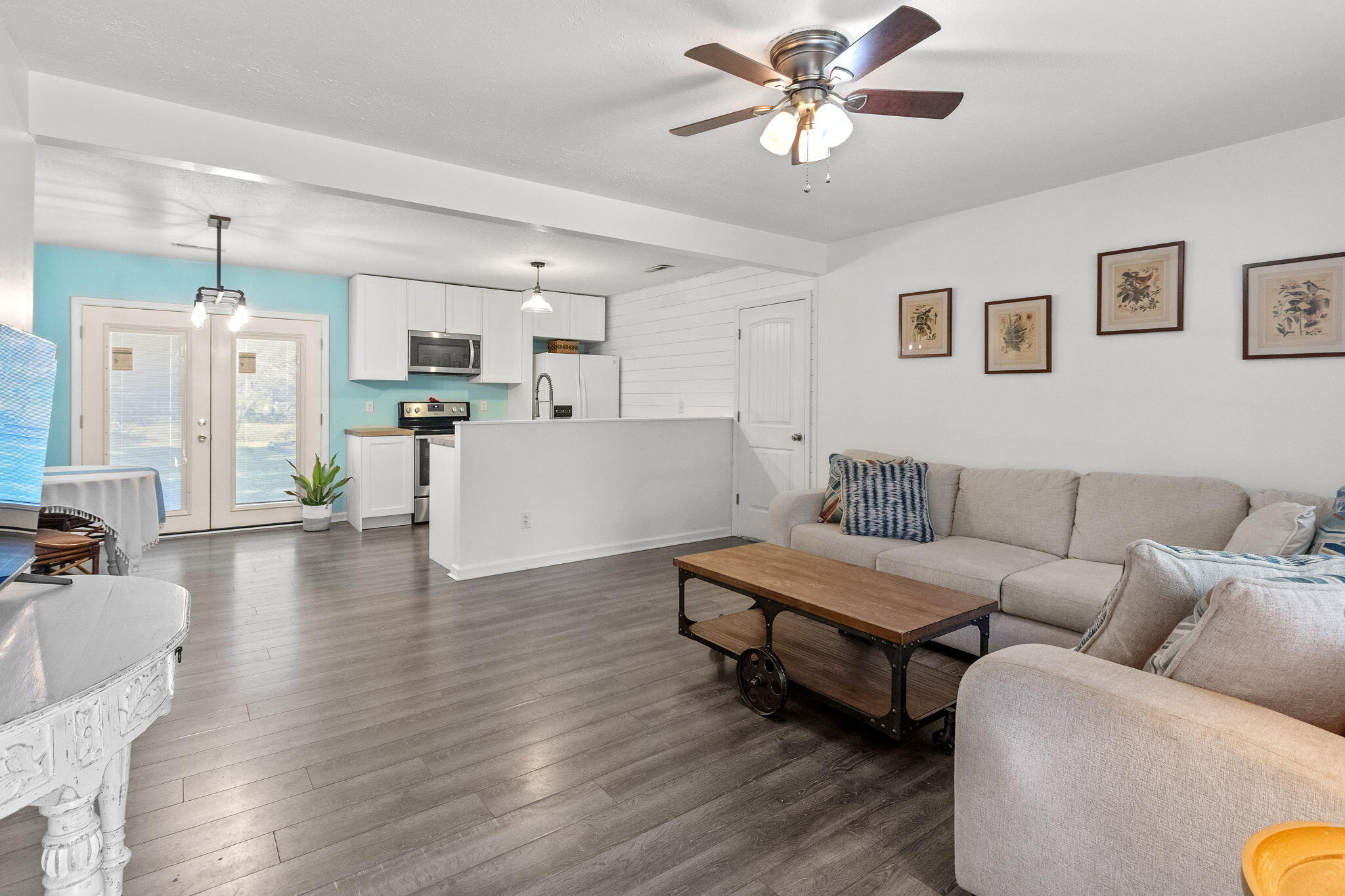 105 W Walnut Circle