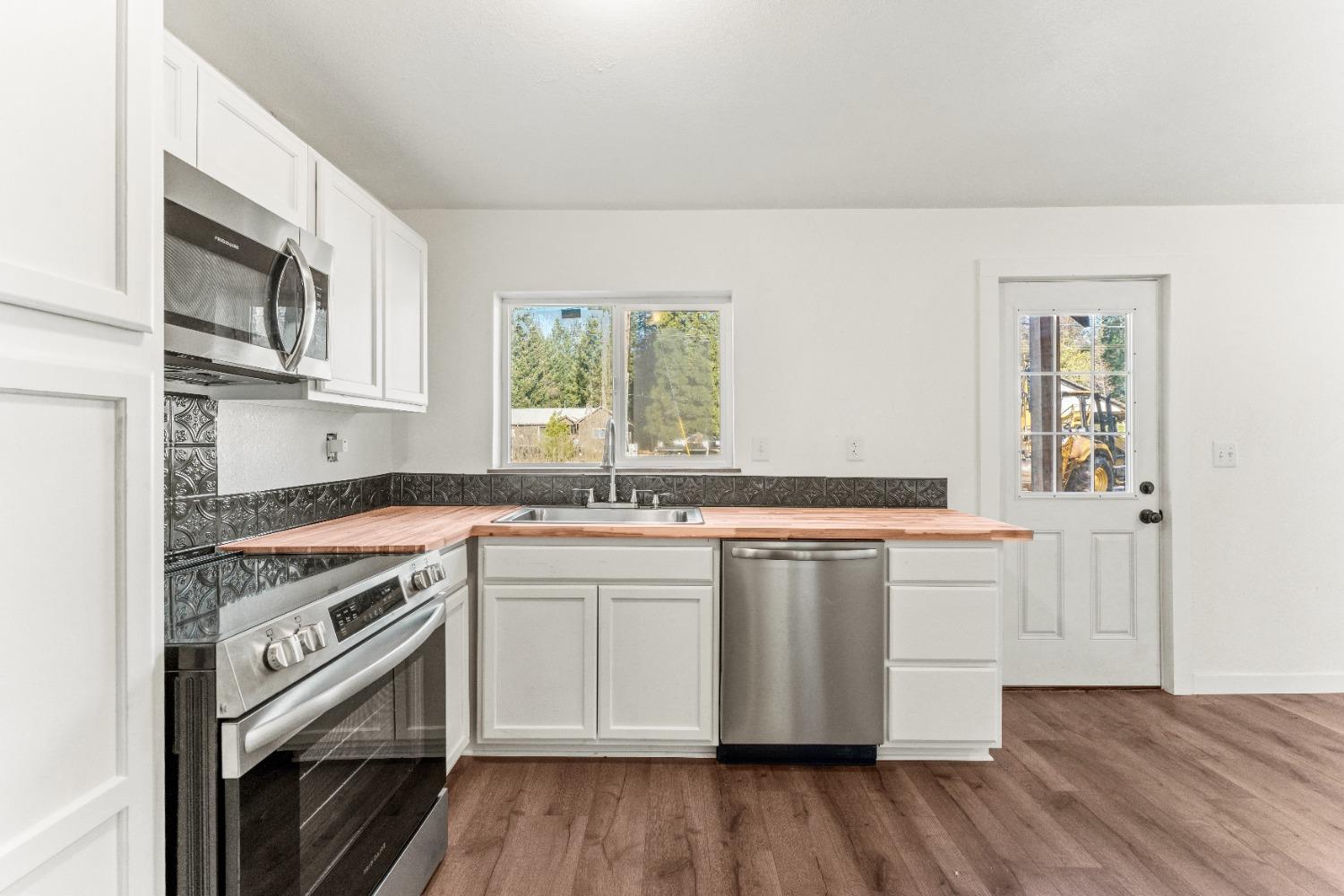 11856 La Porte Road