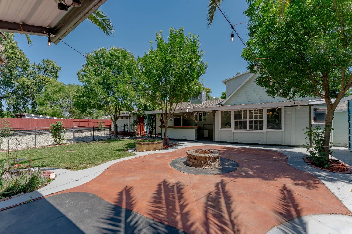 1809 W Biggs Road