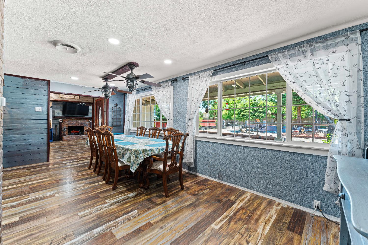 1809 W Biggs Road
