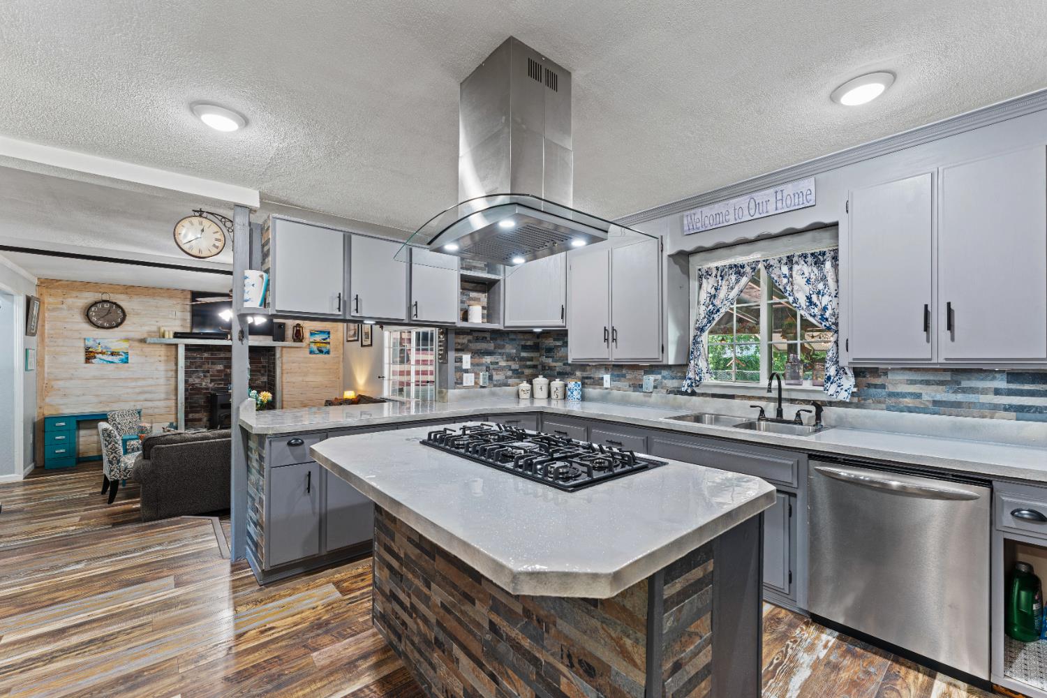 1809 W Biggs Road