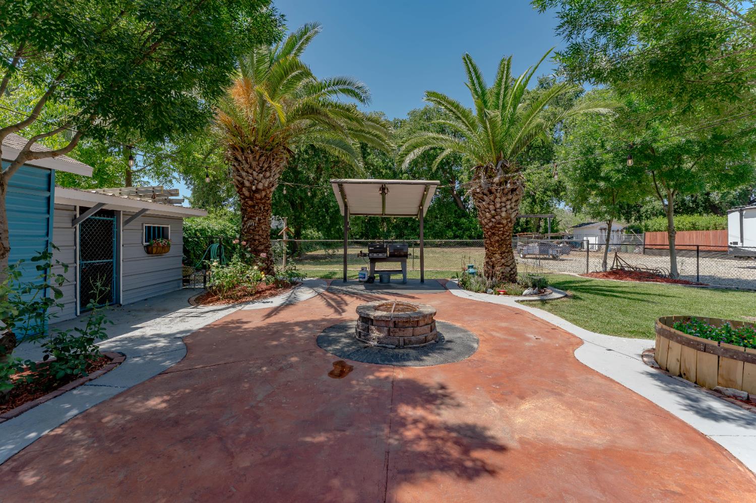1809 W Biggs Road