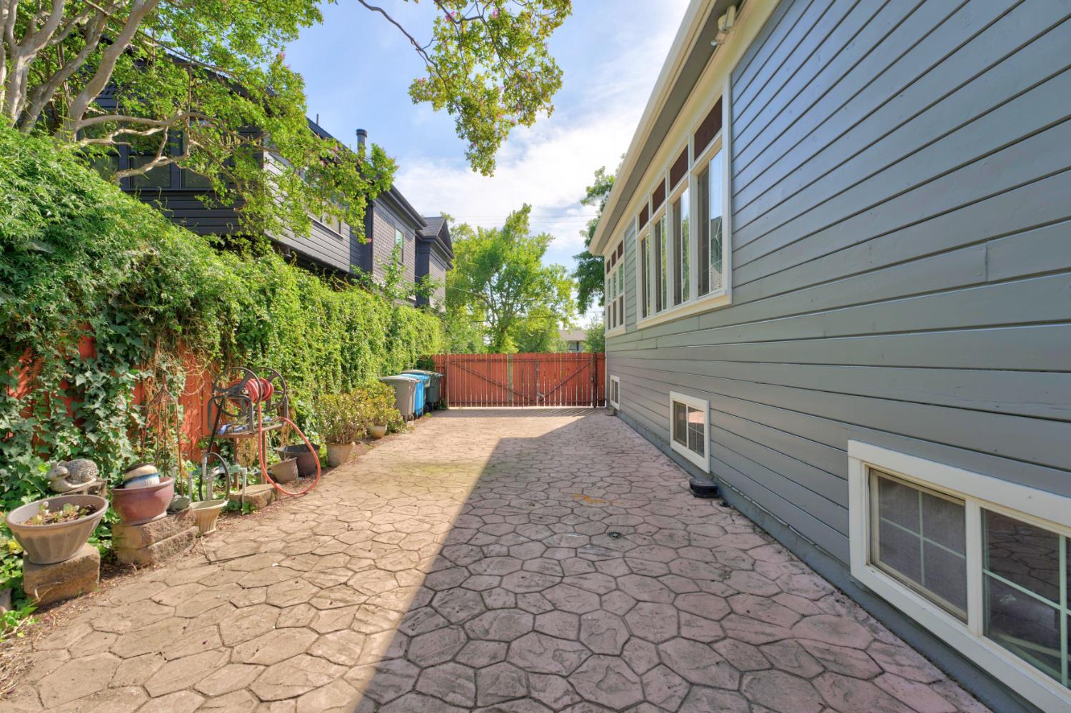 407 2nd Street