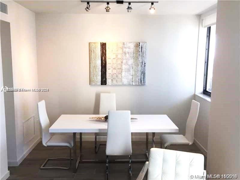 999 SW 1st Ave # 2115