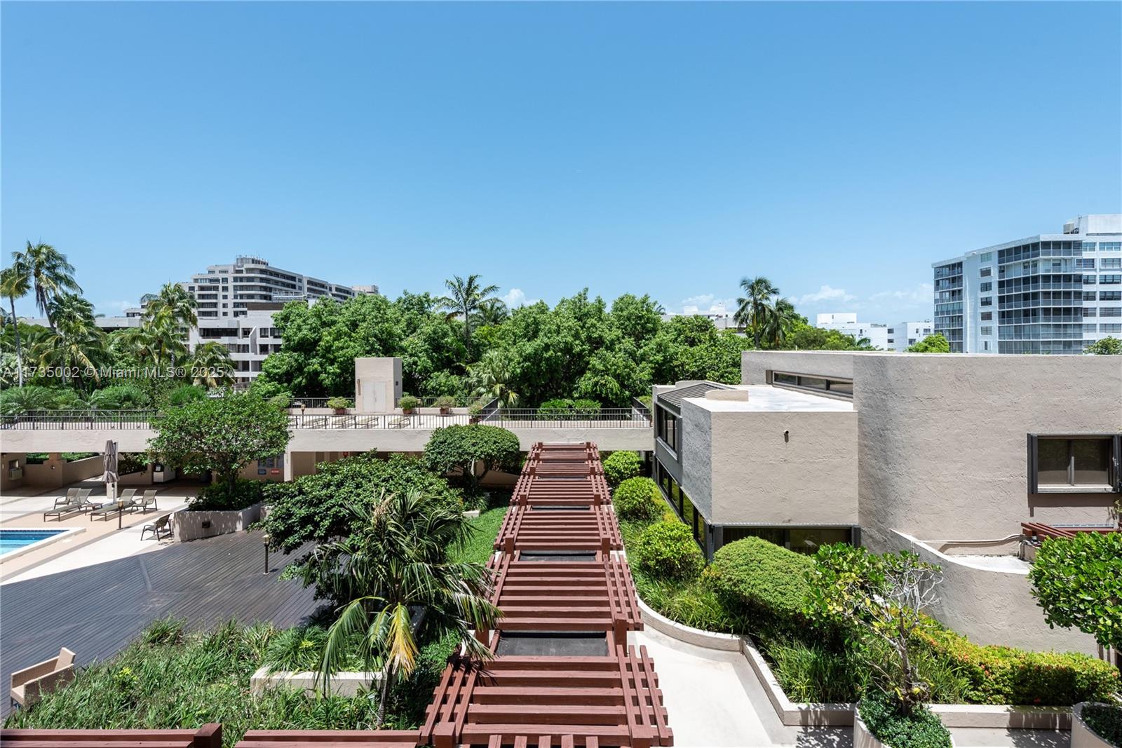 251 Crandon Blvd # 306