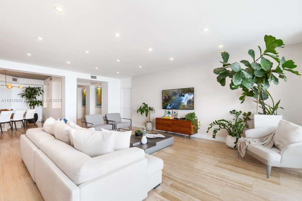 808 Brickell Key Dr # 2504