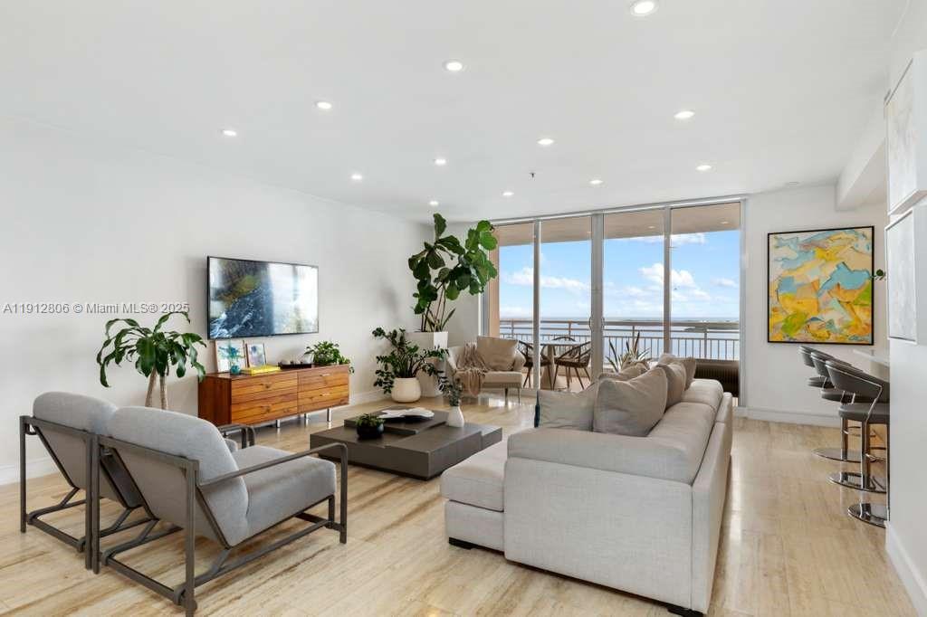 808 Brickell Key Dr # 2504