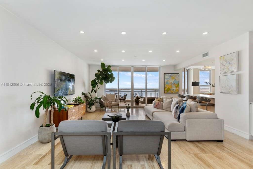 808 Brickell Key Dr # 2504