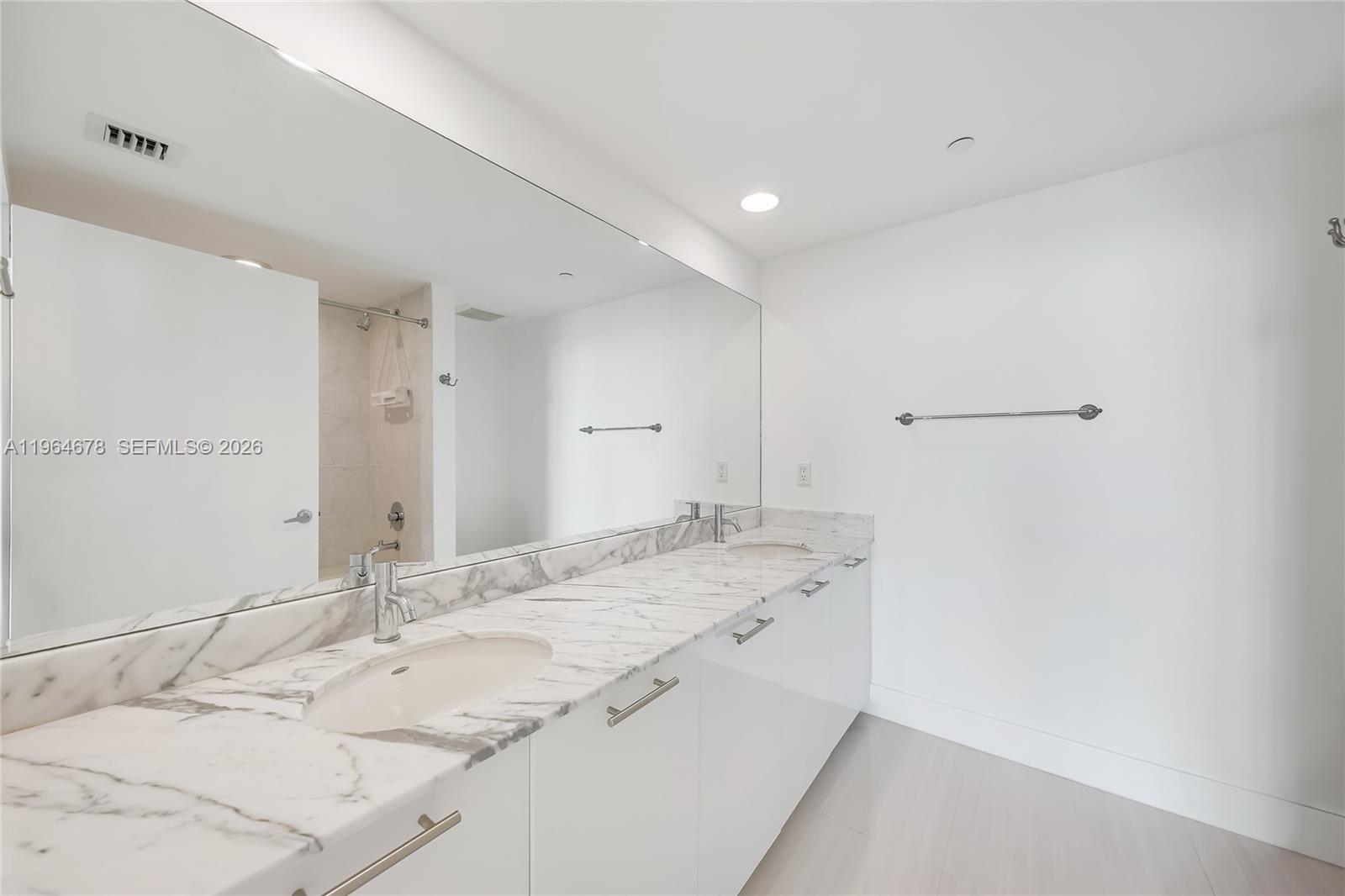 950 Brickell Bay Dr # 2211