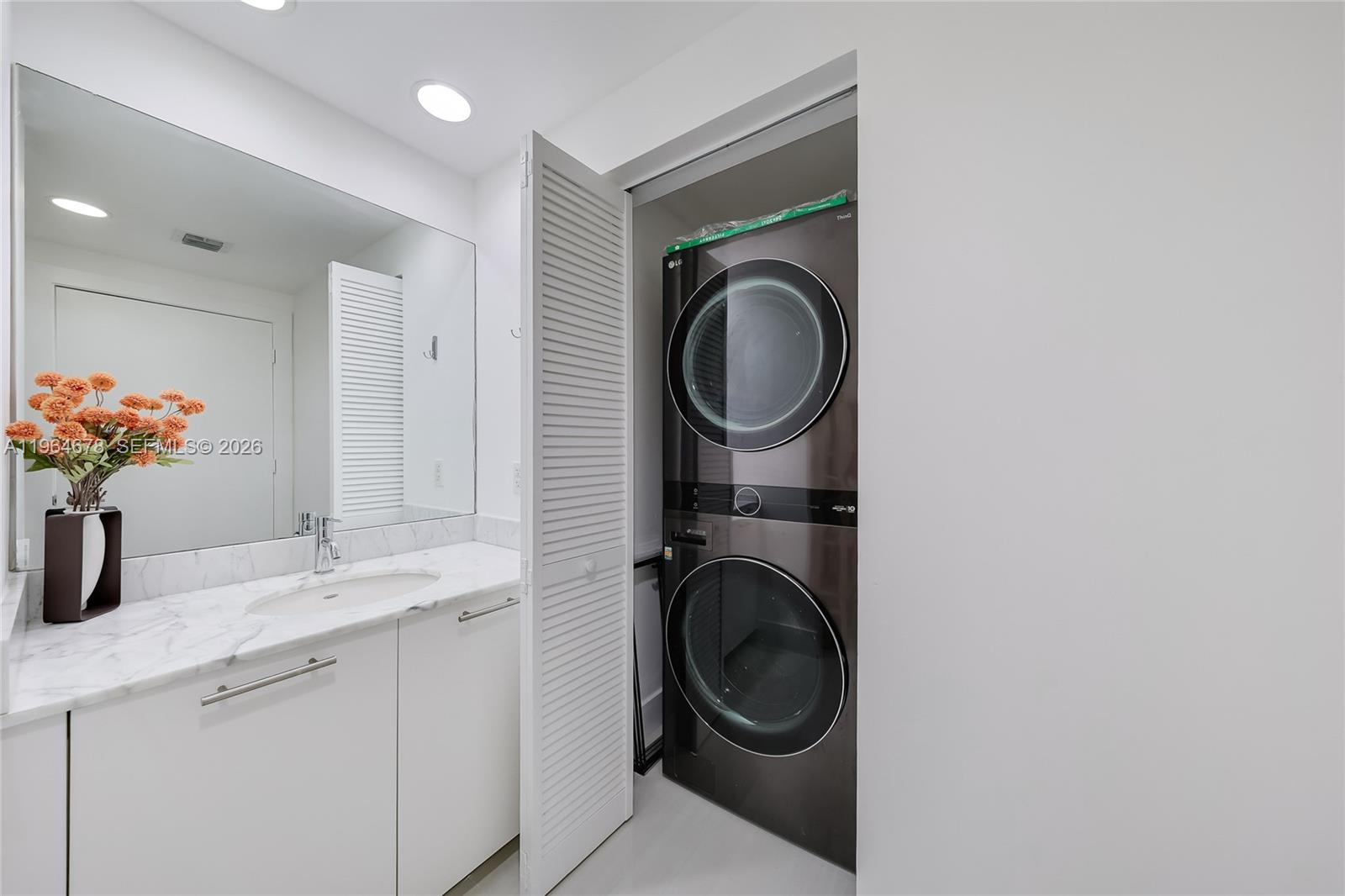 950 Brickell Bay Dr # 2211