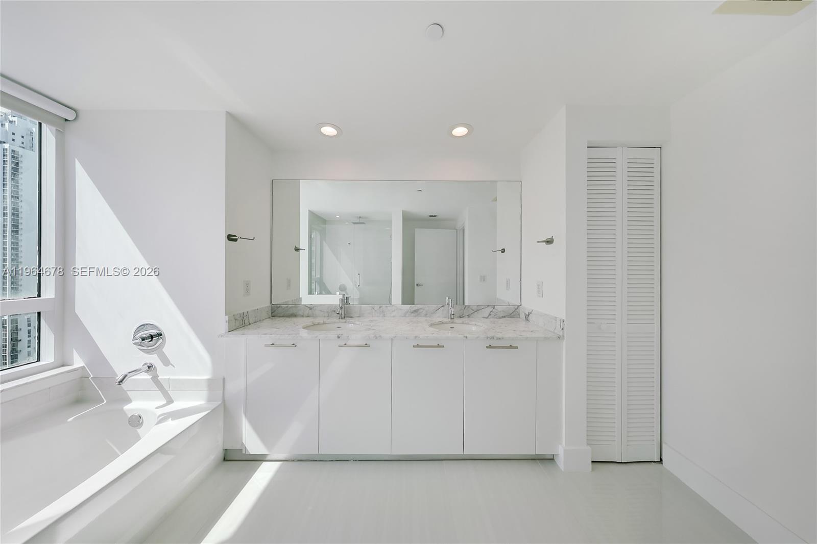 950 Brickell Bay Dr # 2211