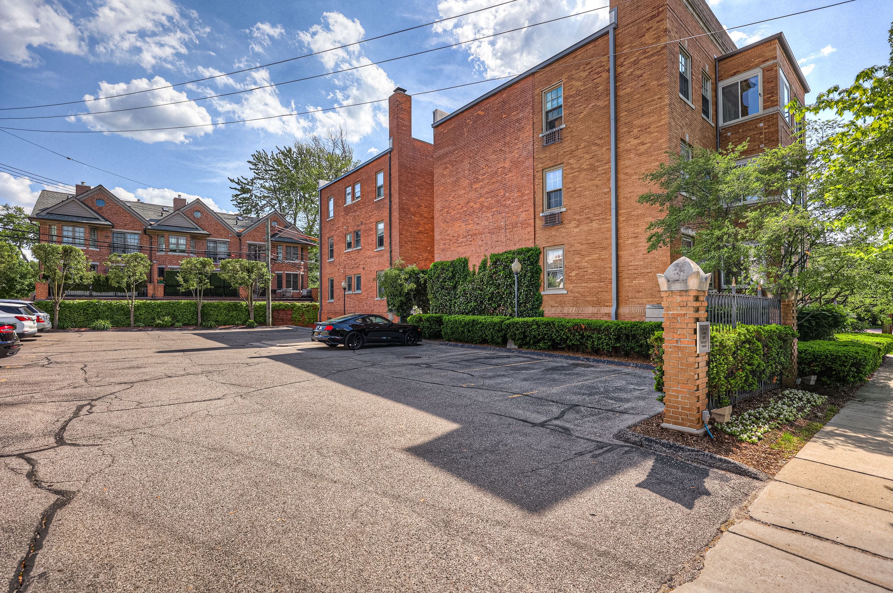 327 SOUTHFIELD Road Unit: 2BS
