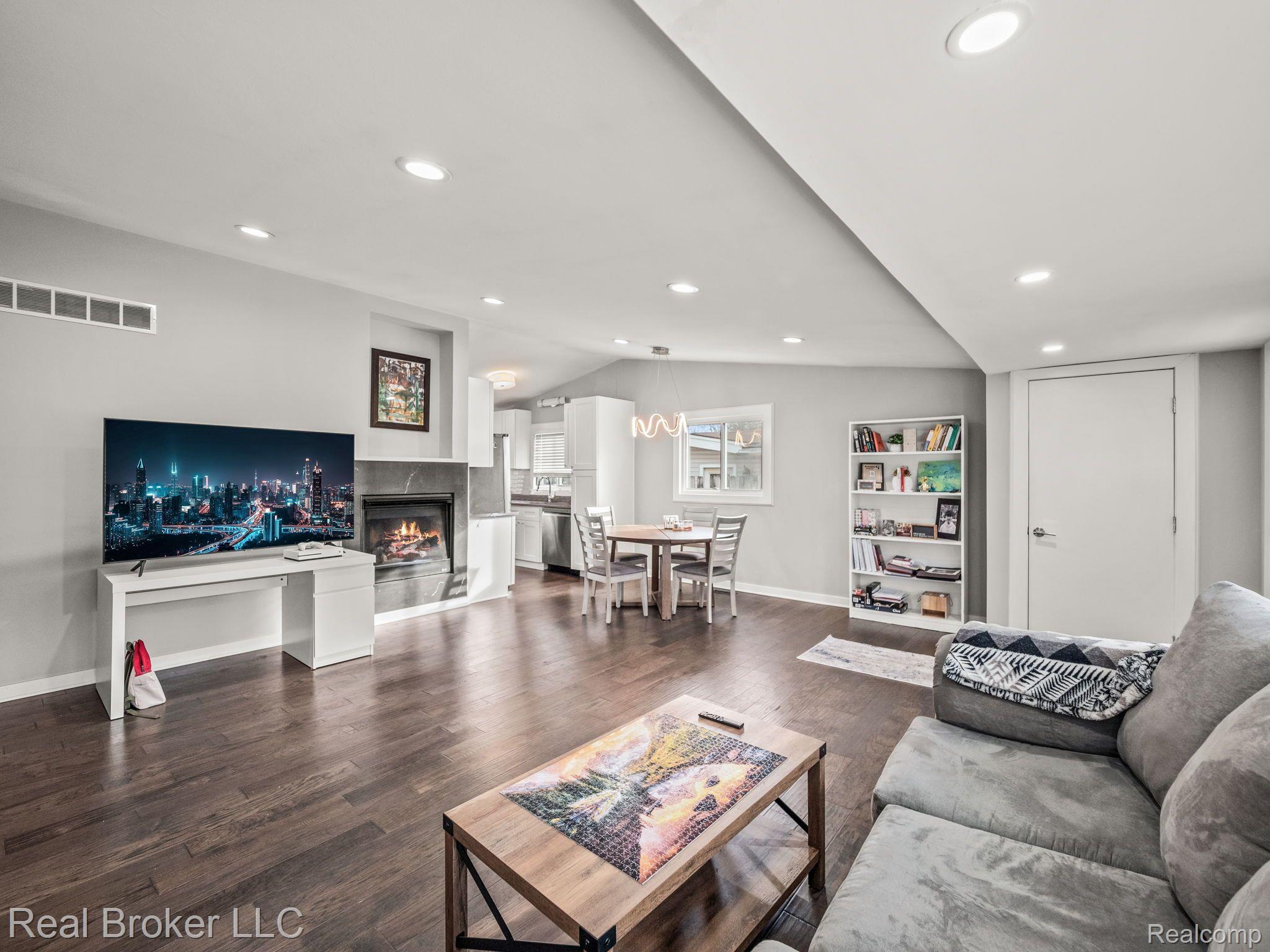 1006 BROOKLAWN Drive